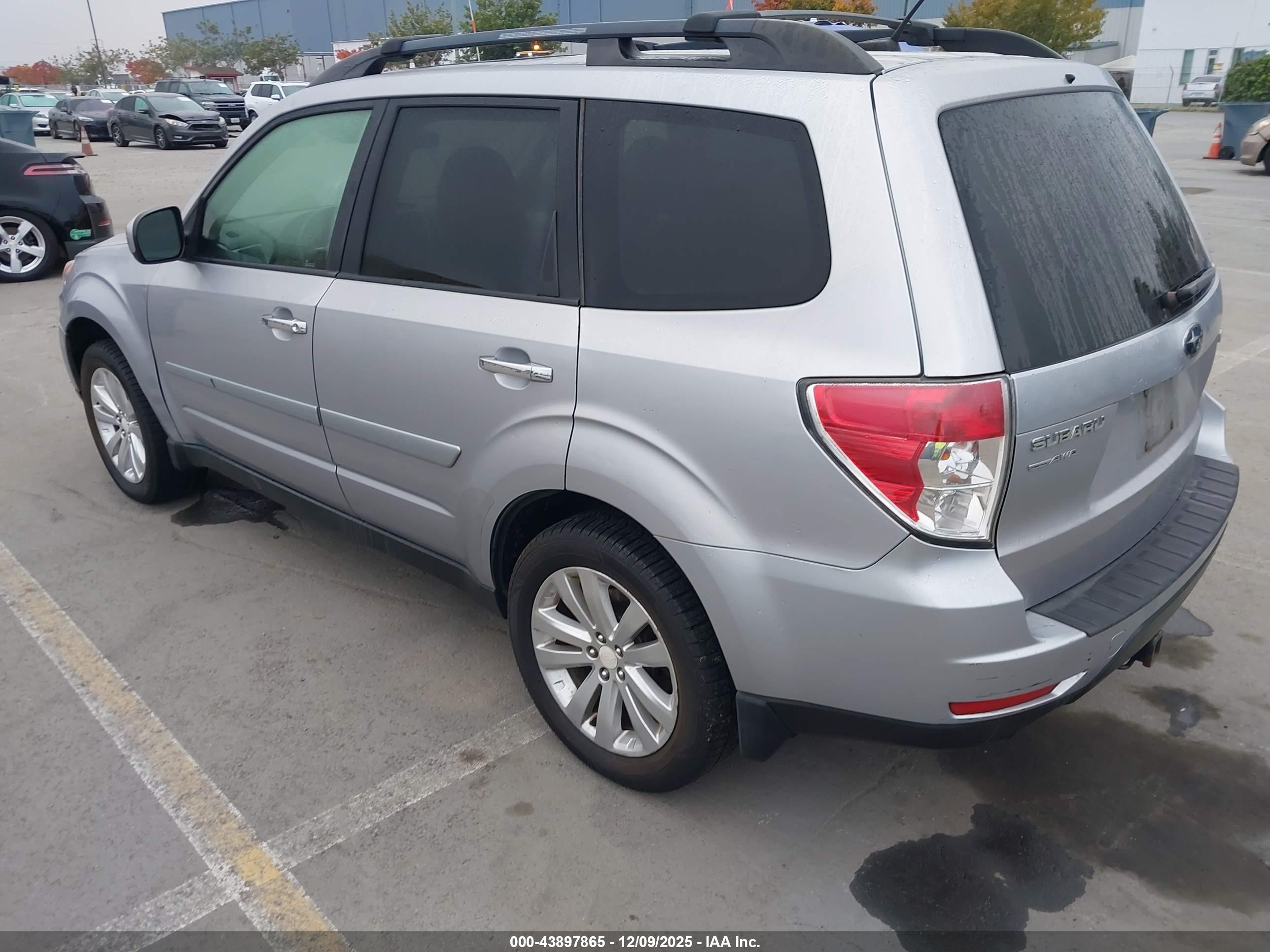 SUBARU FORESTER image 3
