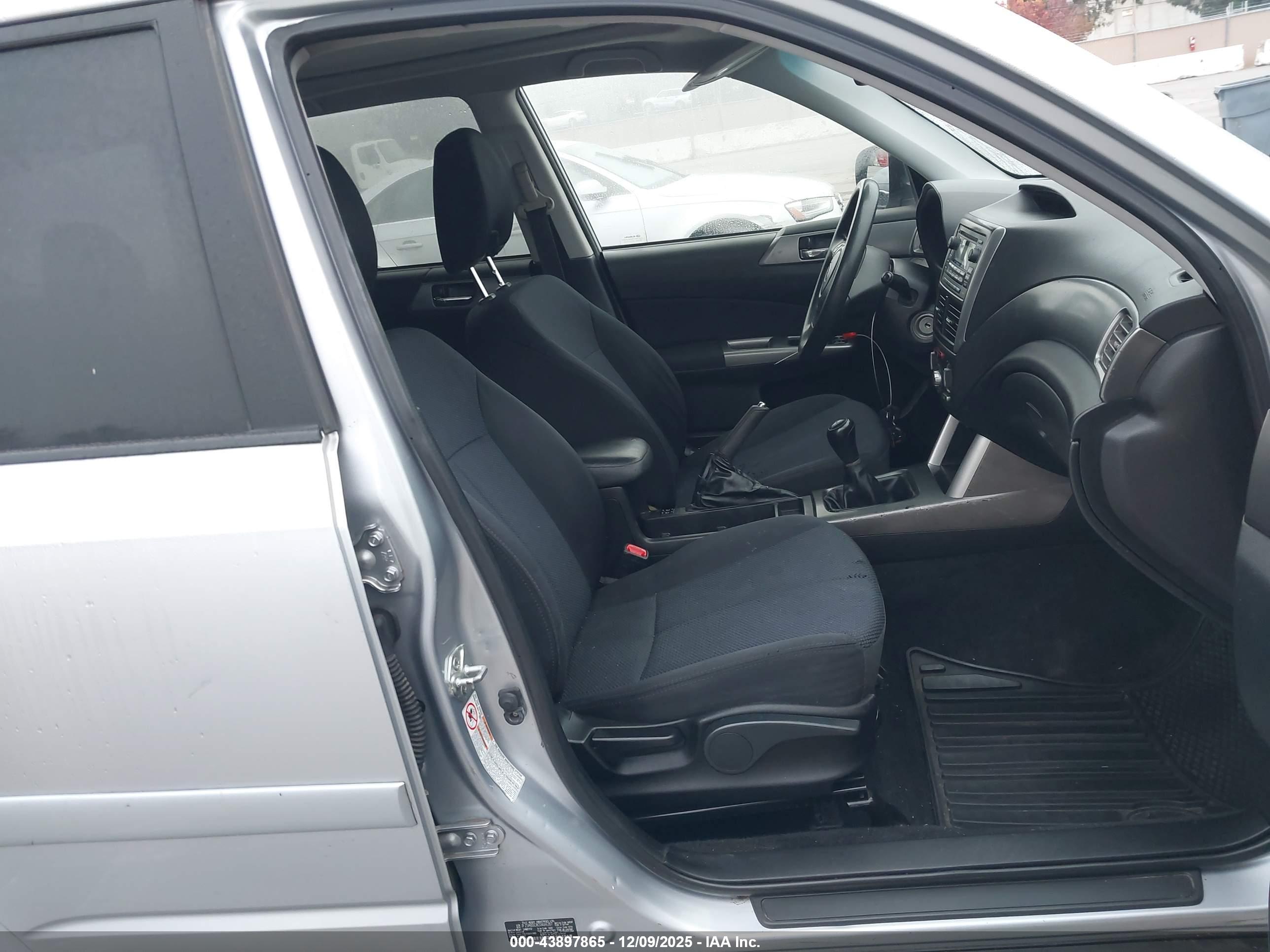 SUBARU FORESTER image 5