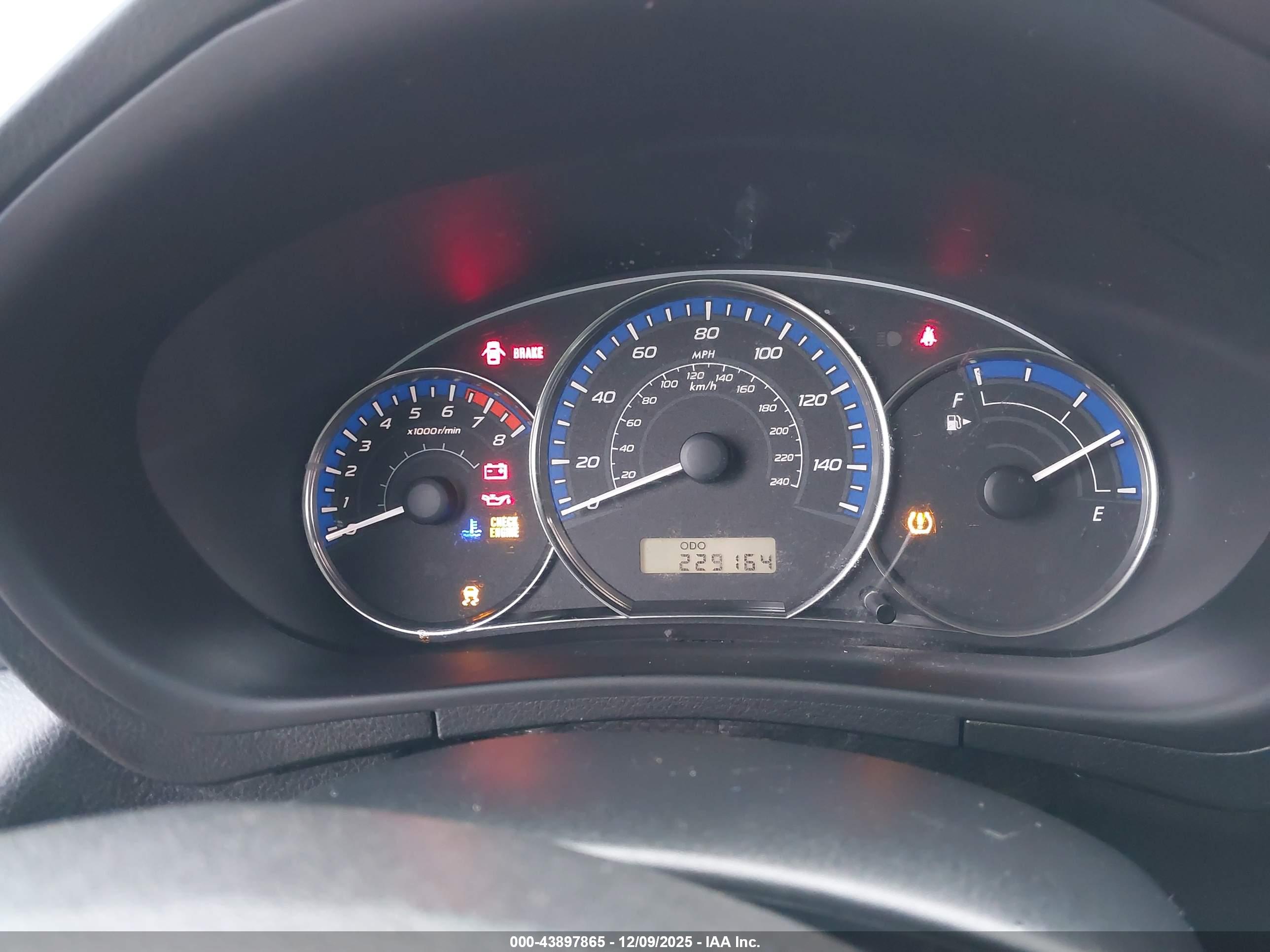 SUBARU FORESTER image 7