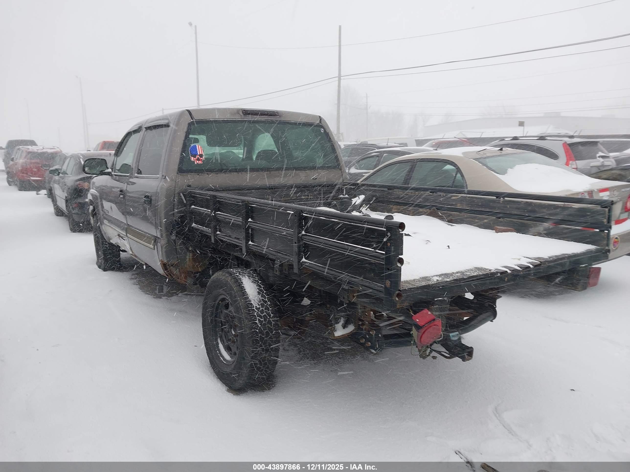 CHEVROLET SILVERADO image 3