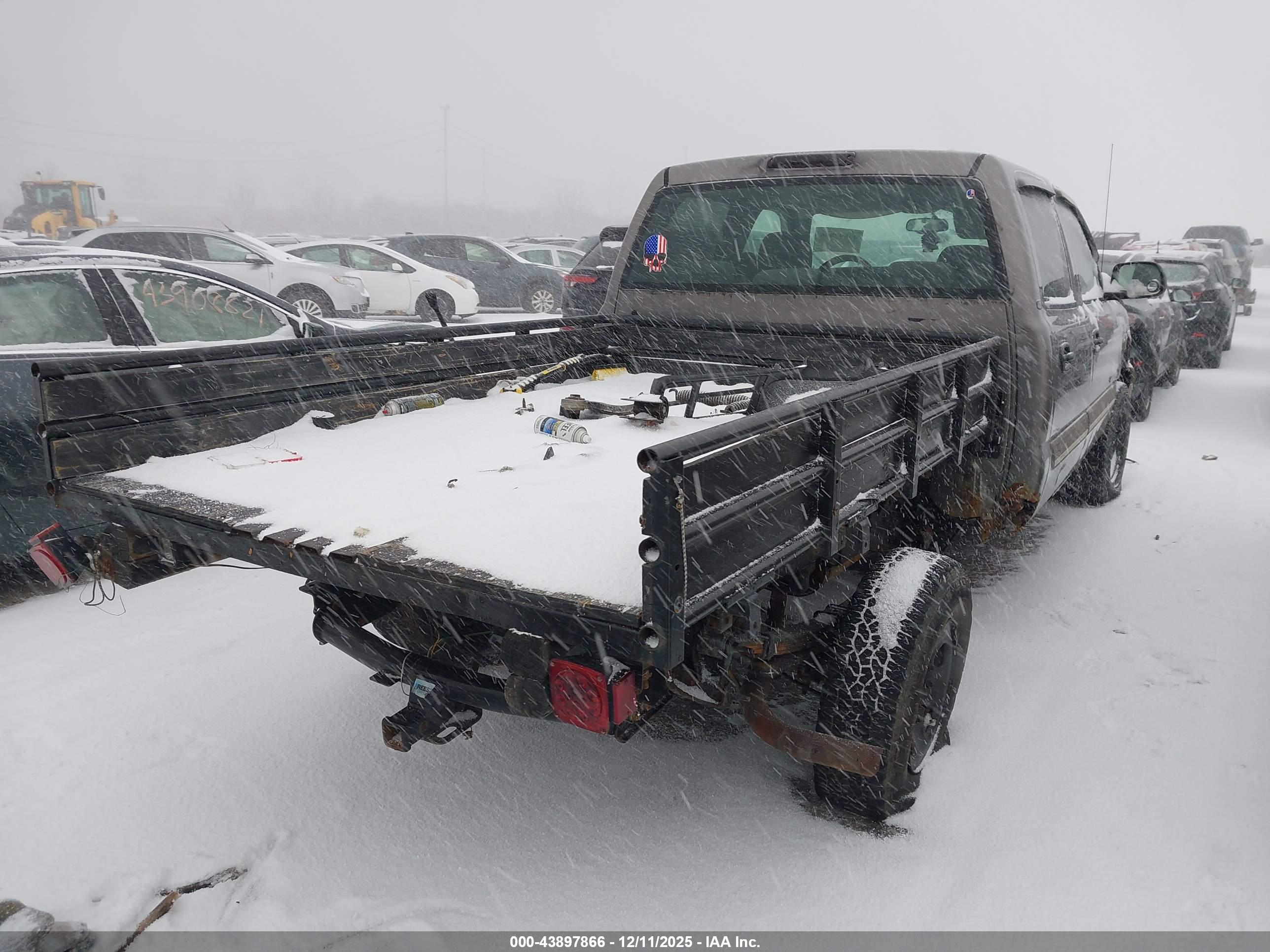 CHEVROLET SILVERADO image 4