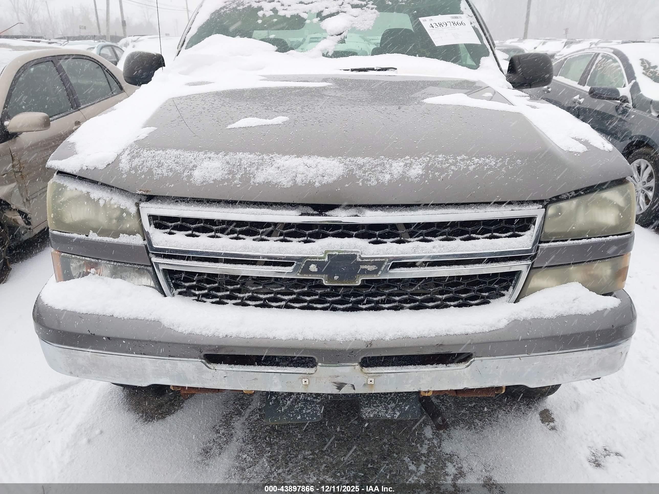 CHEVROLET SILVERADO image 6