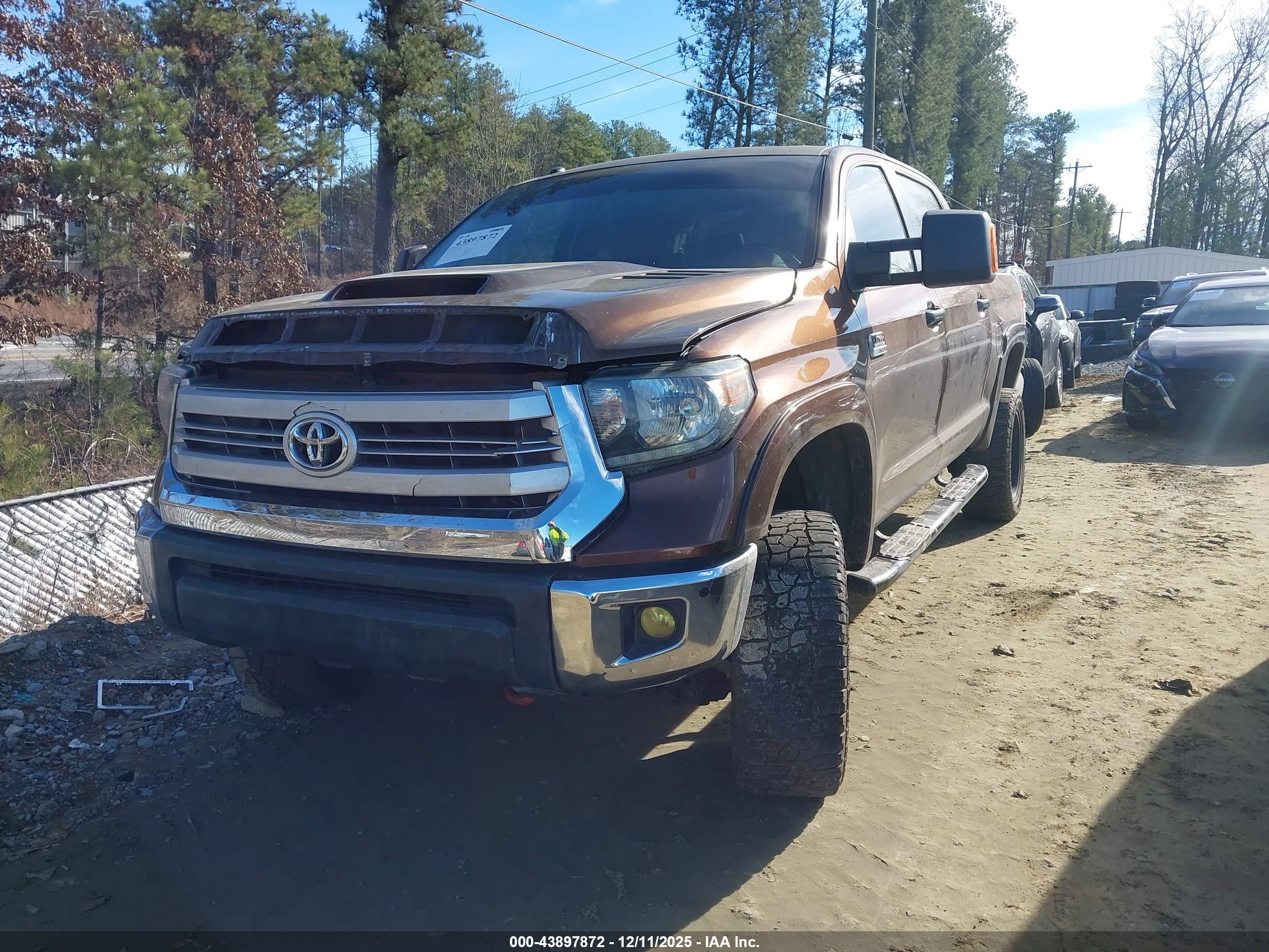 TOYOTA TUNDRA image 2