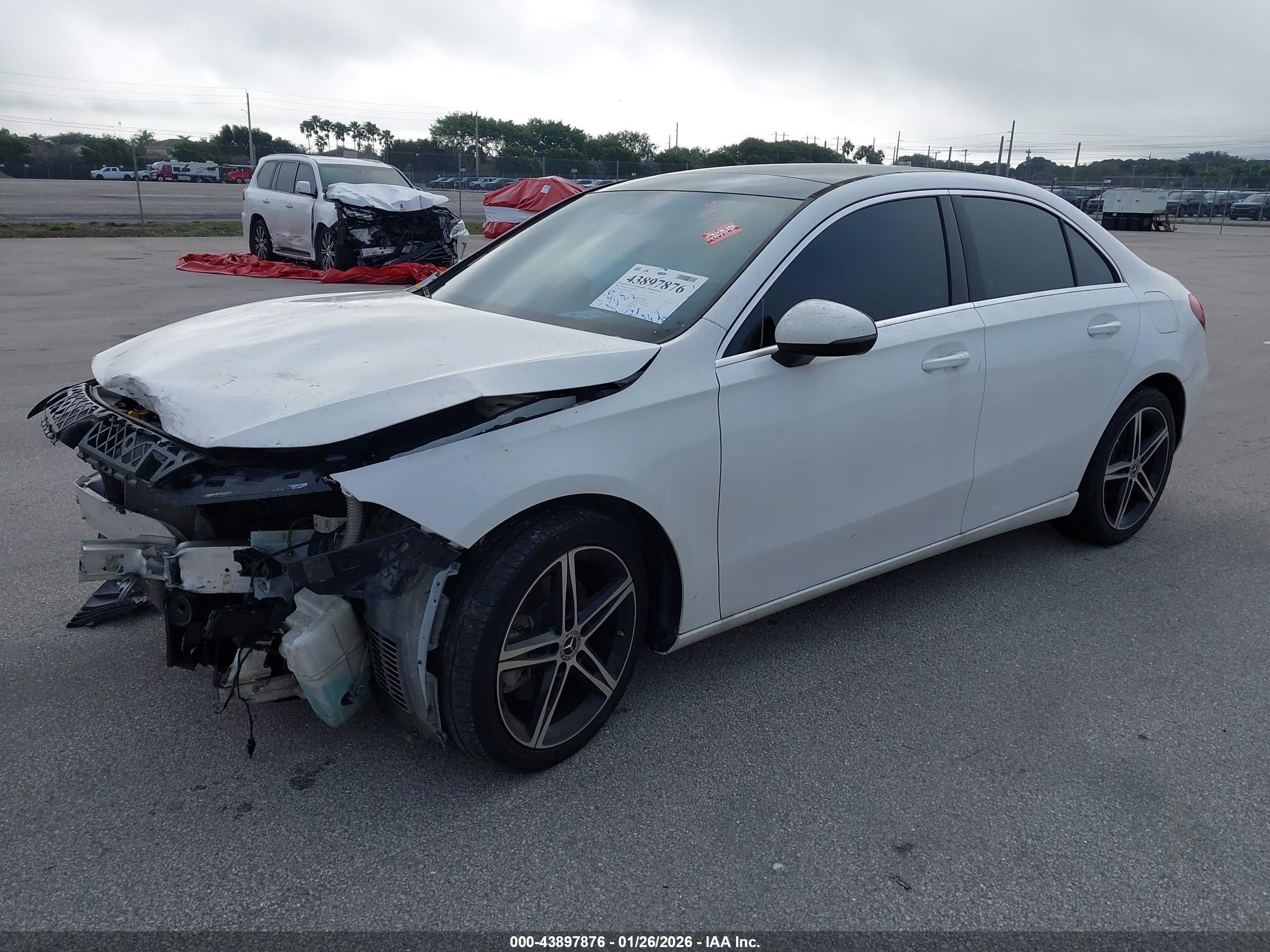 MERCEDES-BENZ A image 2
