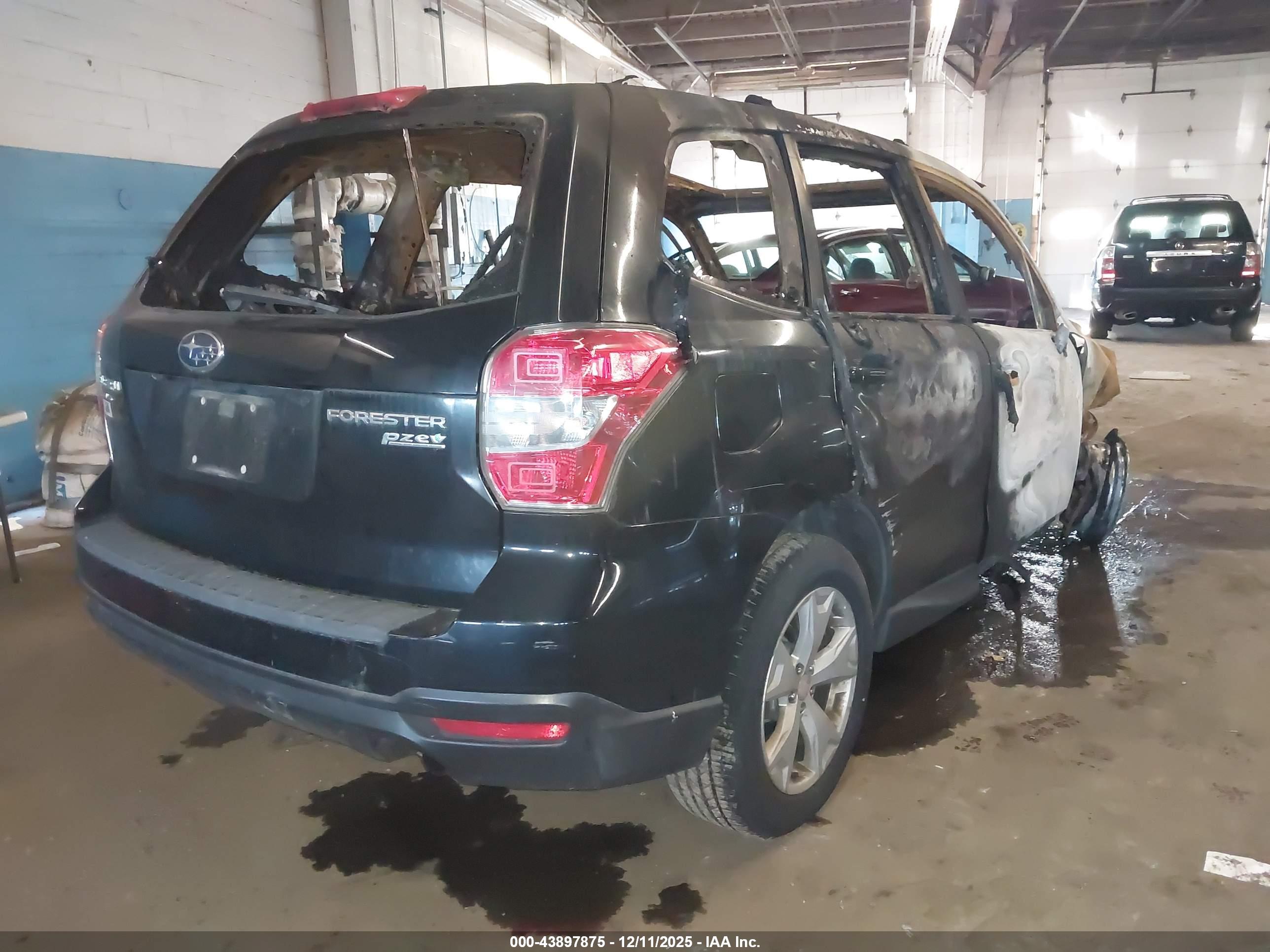 SUBARU FORESTER image 4