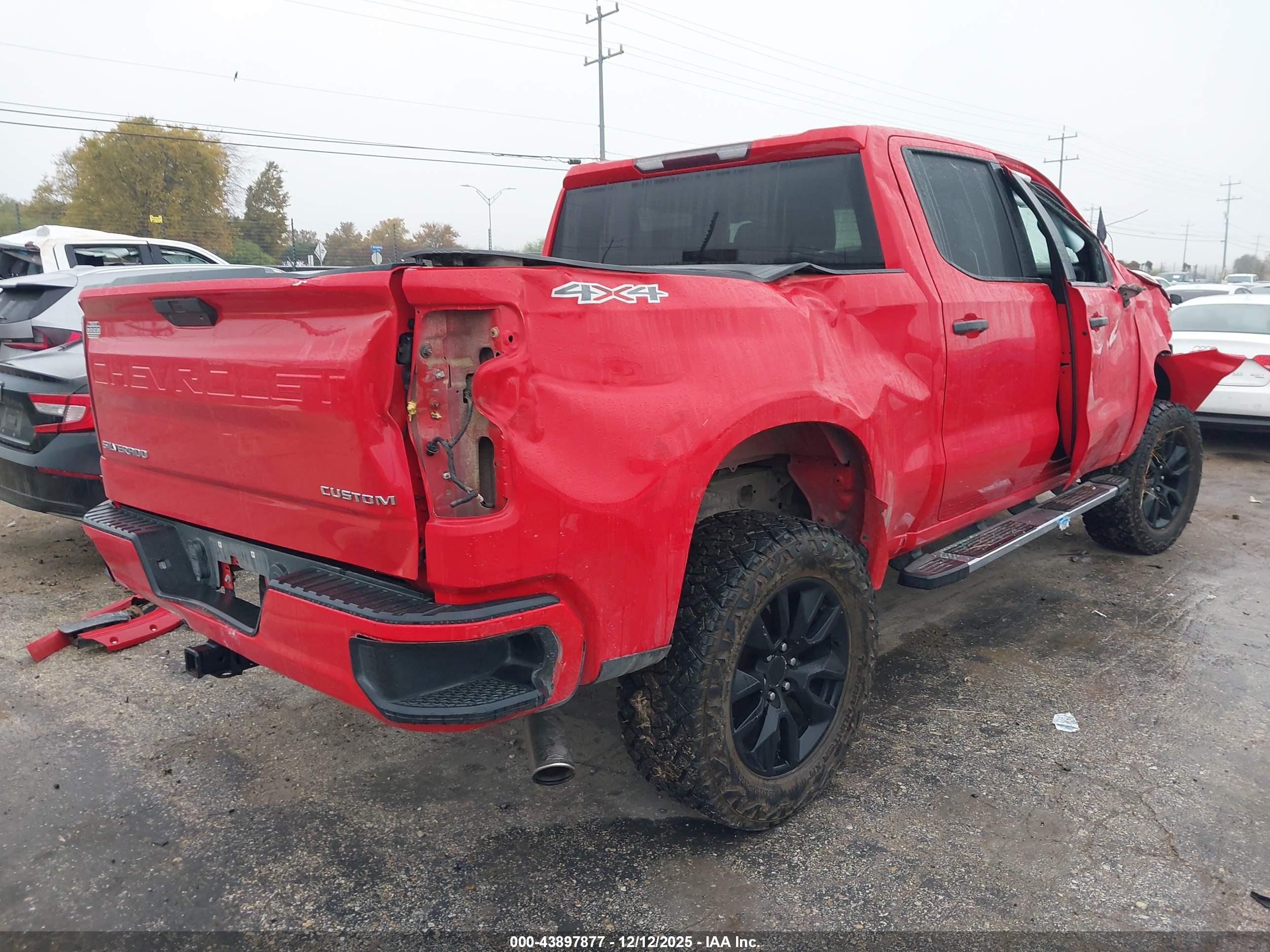 CHEVROLET SILVERADO image 4