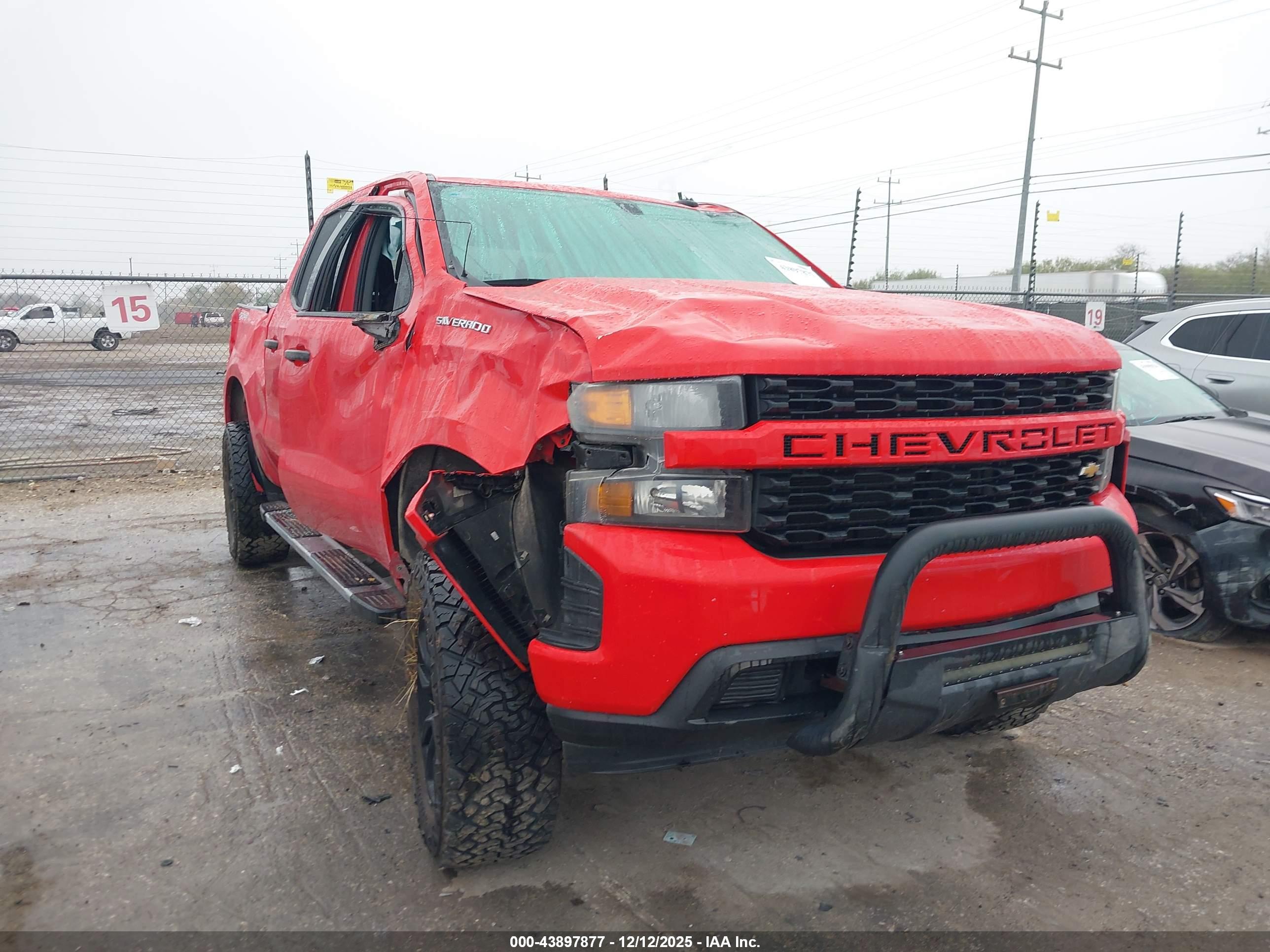 CHEVROLET SILVERADO image 6