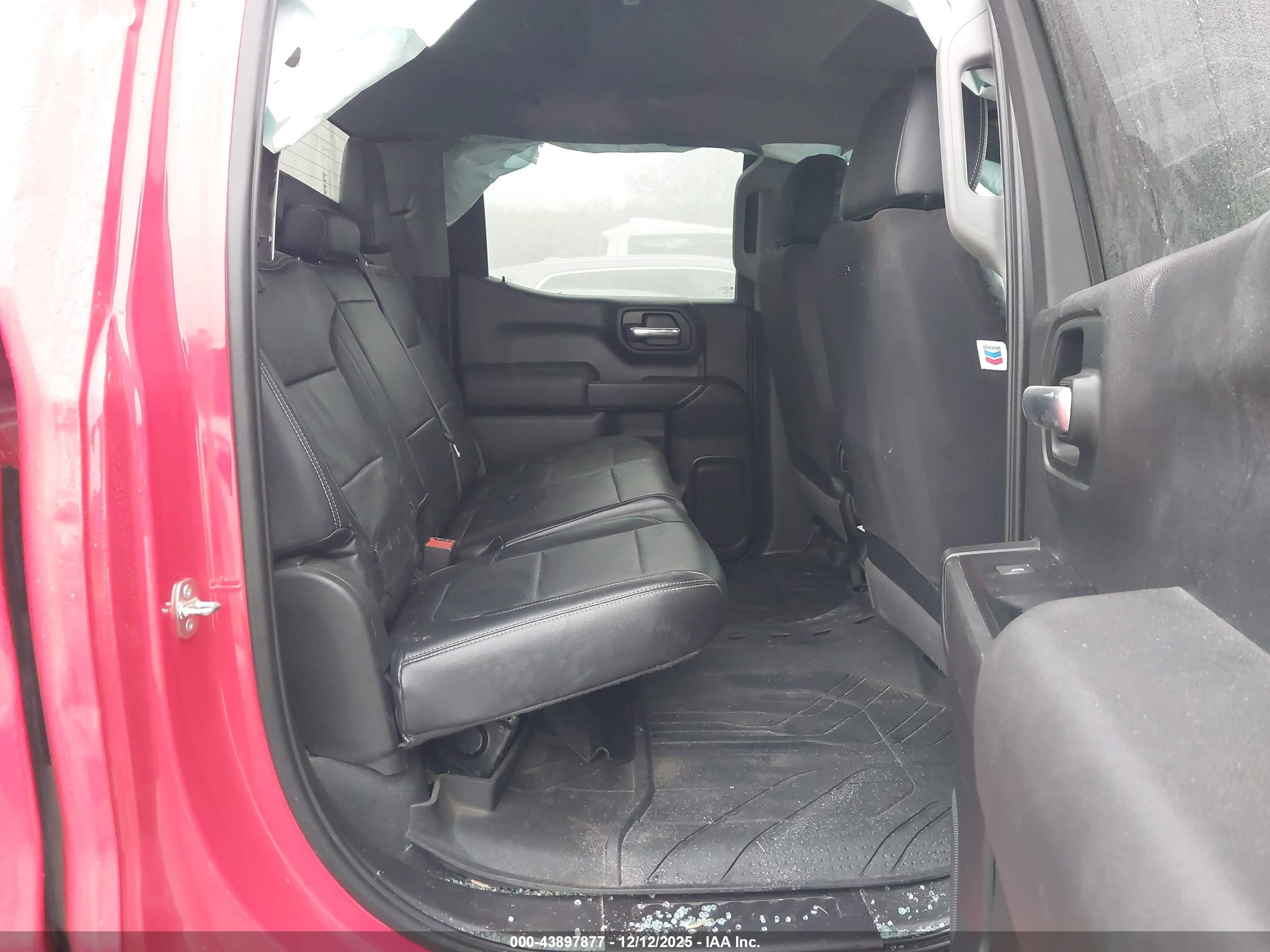 CHEVROLET SILVERADO image 8