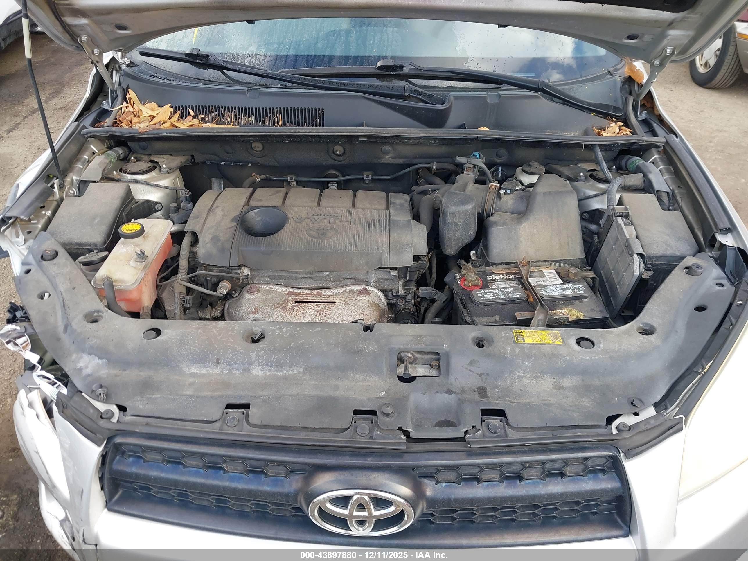 TOYOTA RAV4 image 10