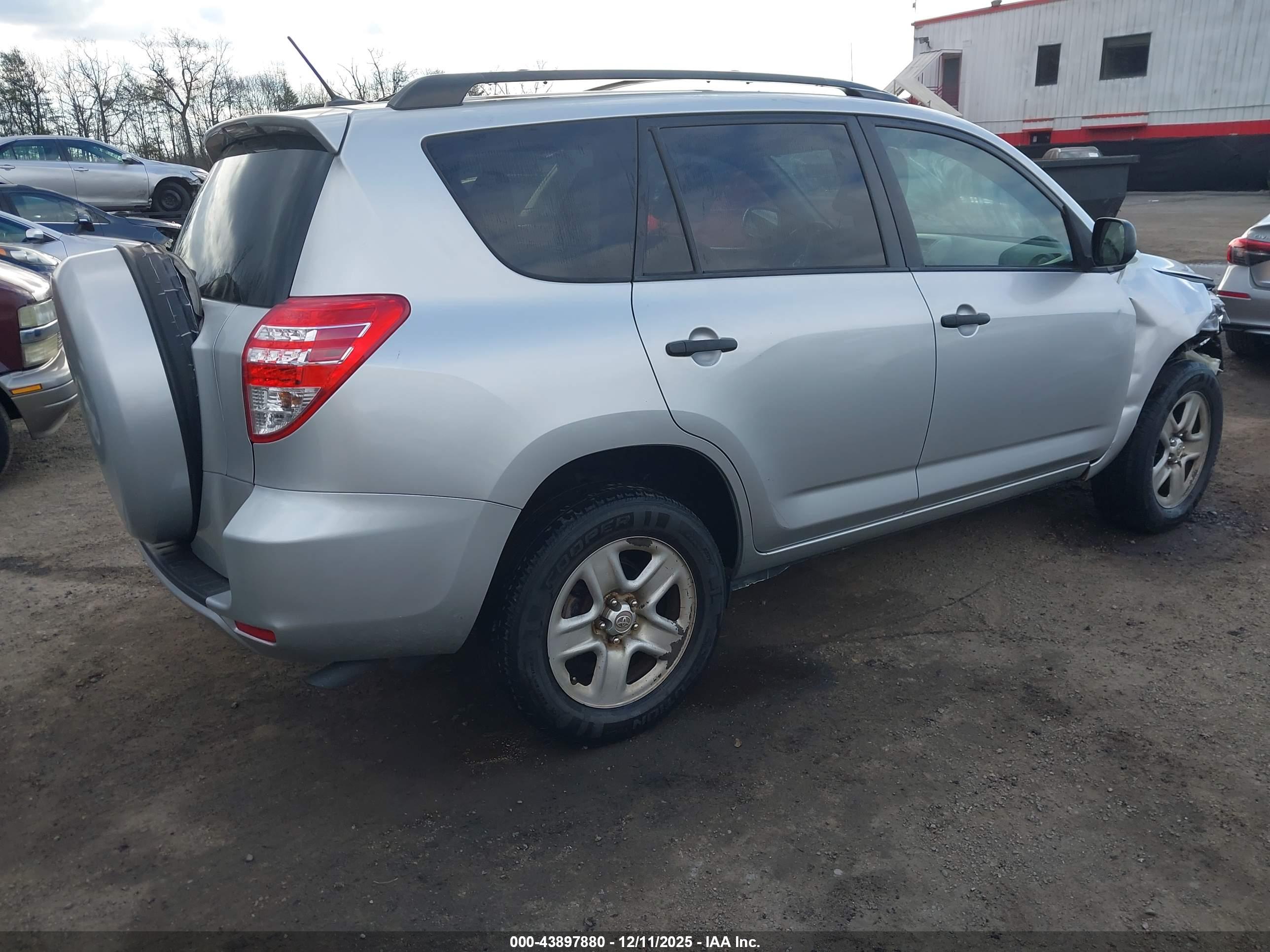 TOYOTA RAV4 image 4