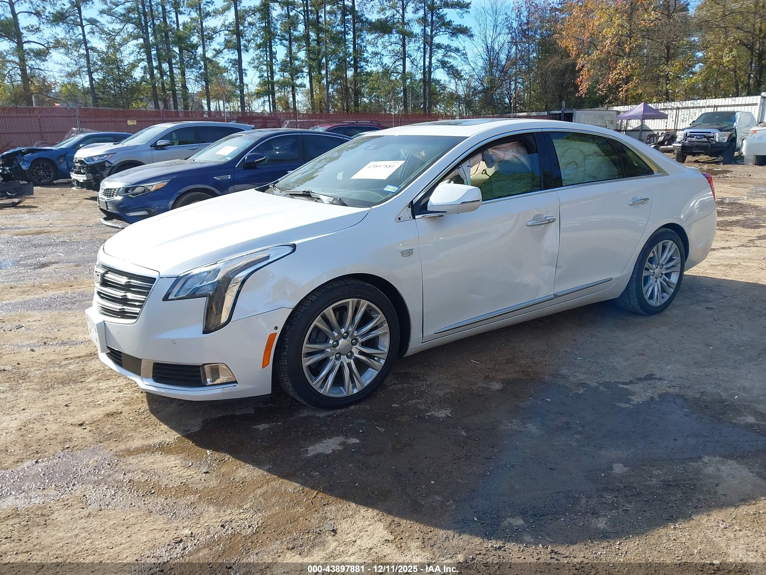 CADILLAC XTS image 2