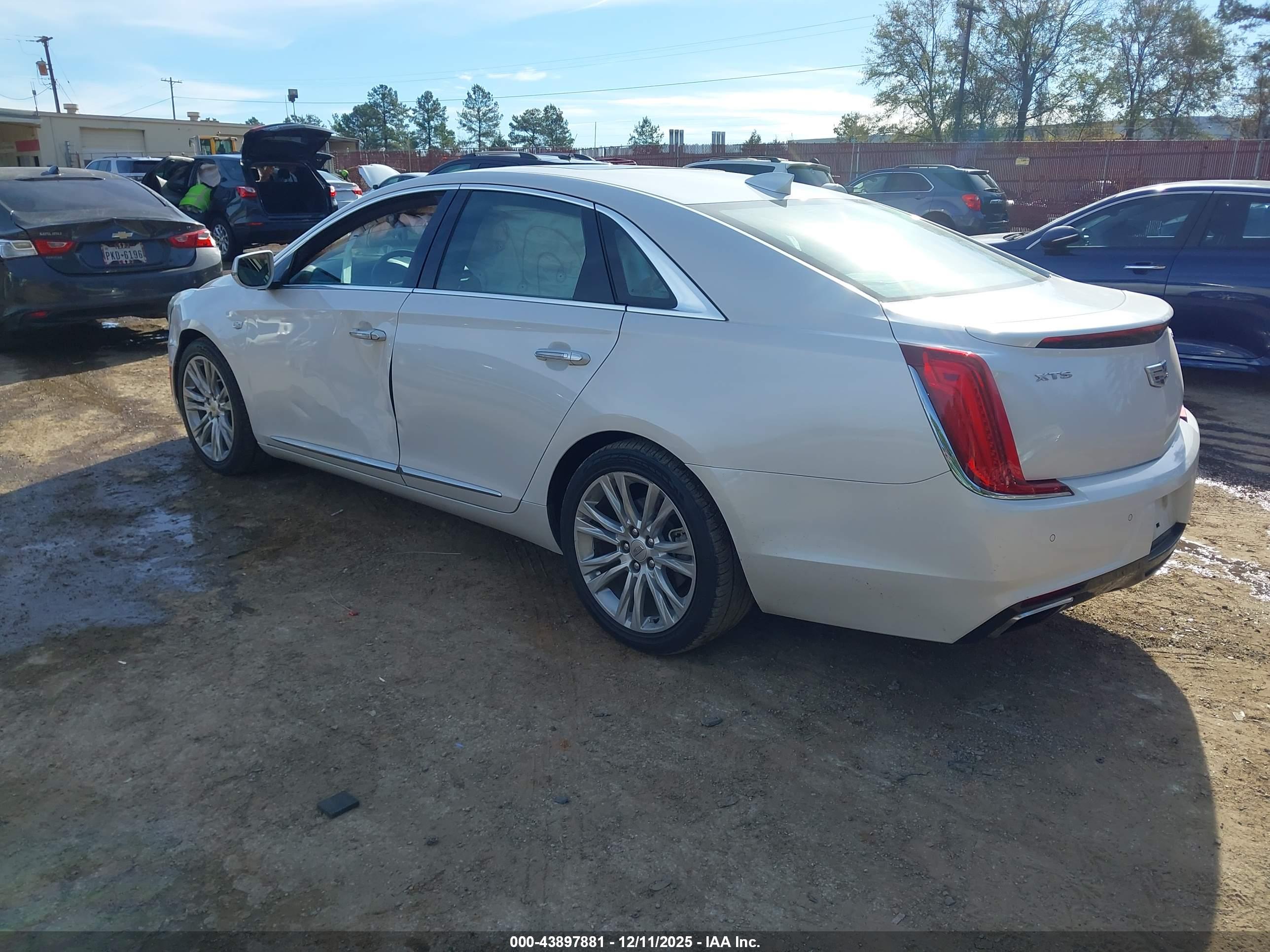 CADILLAC XTS image 3