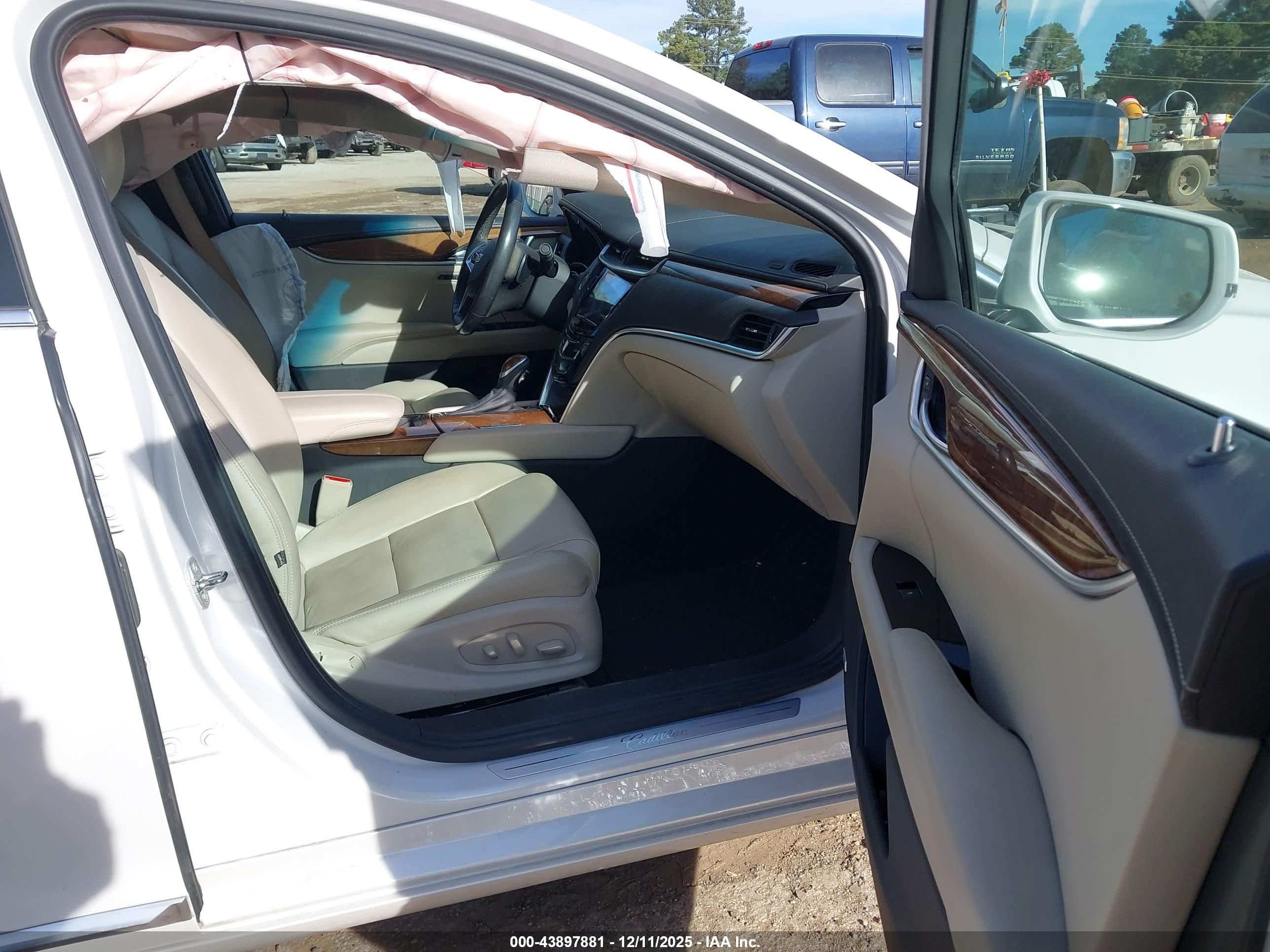 CADILLAC XTS image 5
