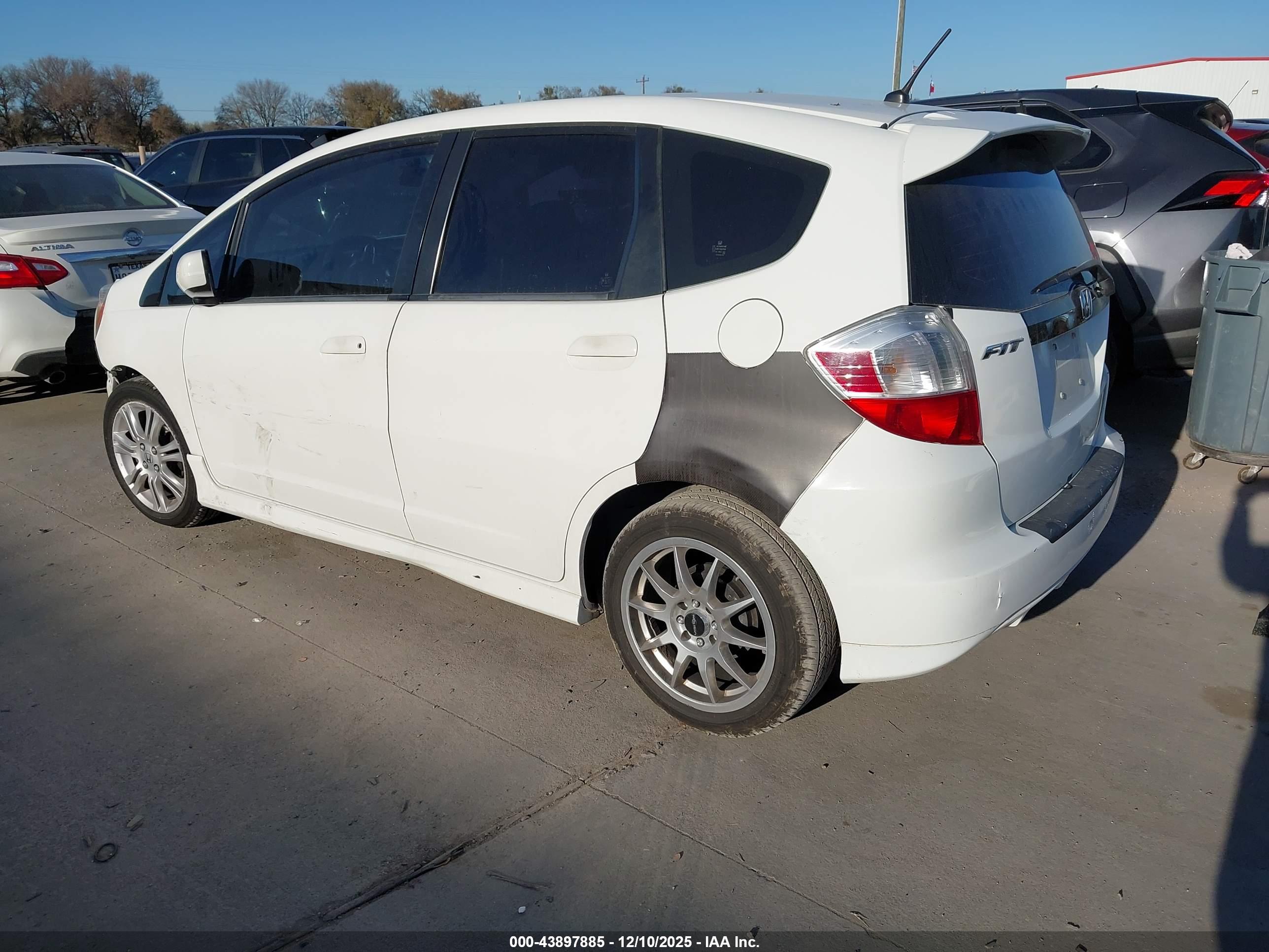 HONDA FIT image 3