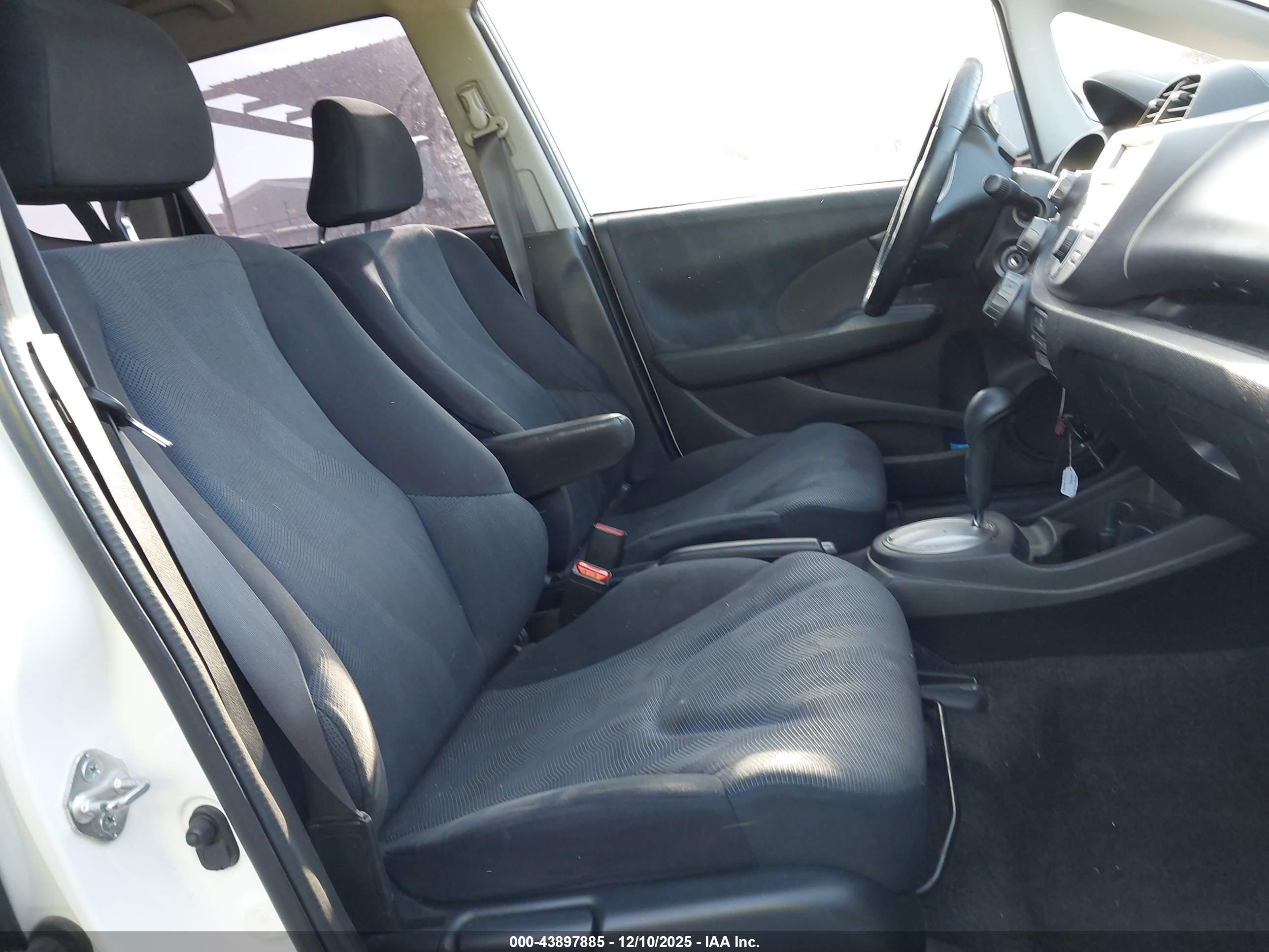 HONDA FIT image 5