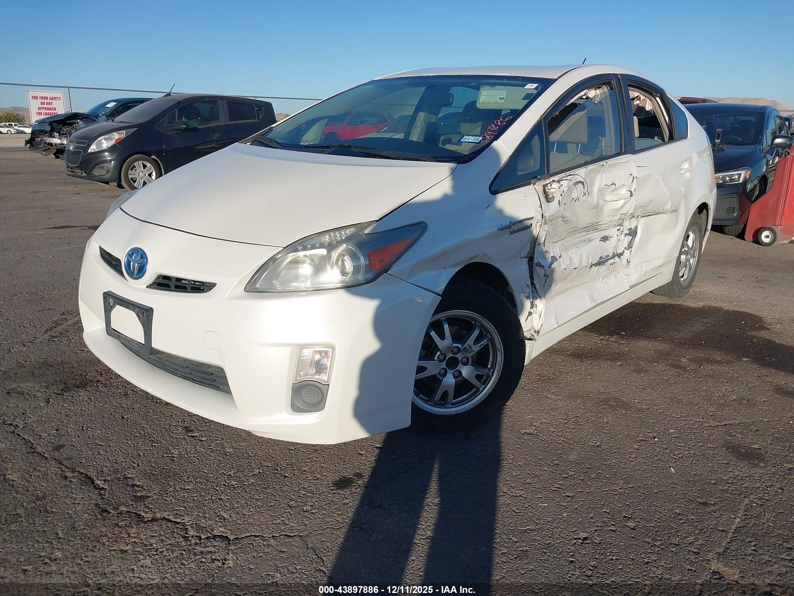 TOYOTA PRIUS image 2