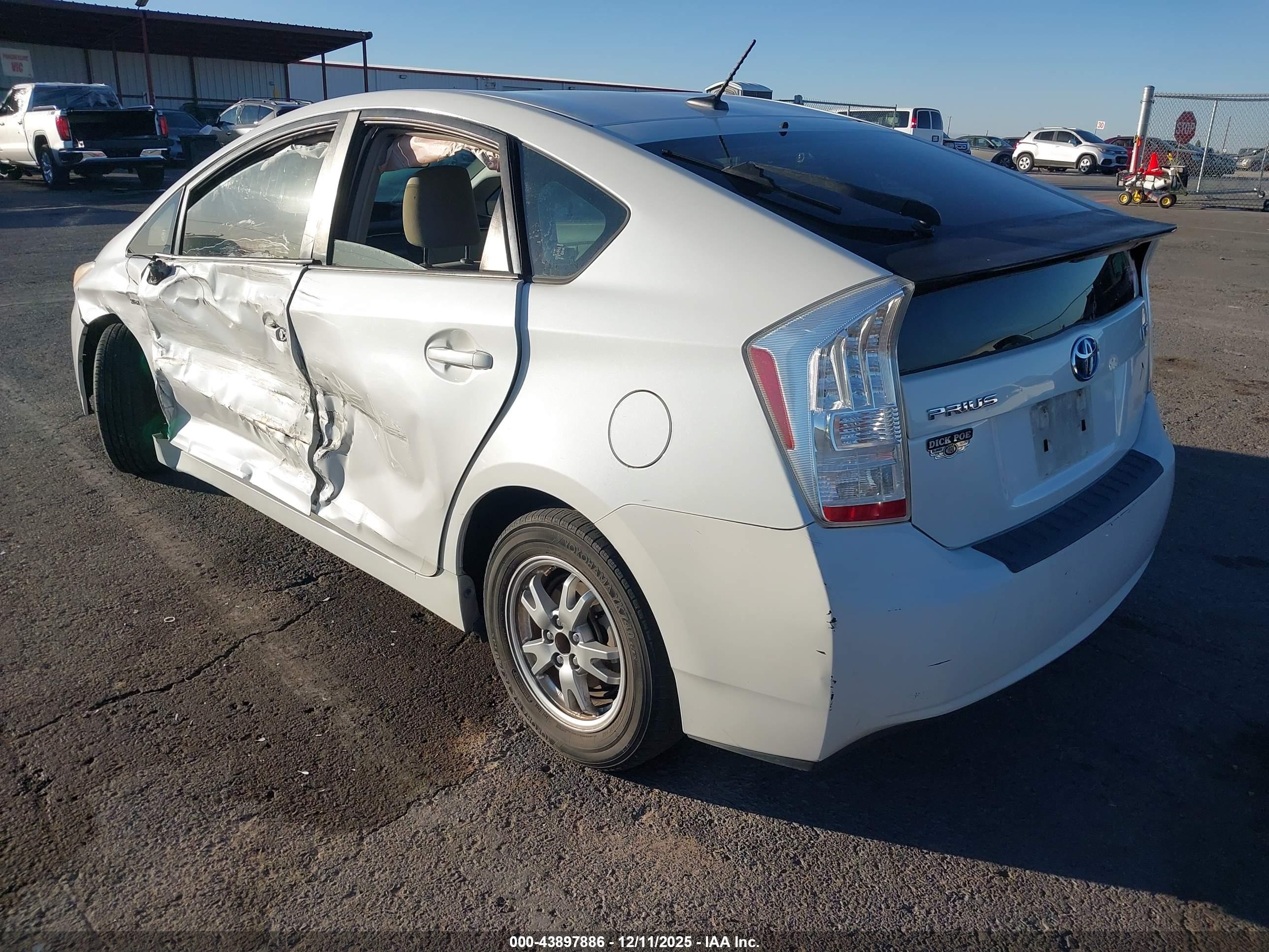 TOYOTA PRIUS image 3