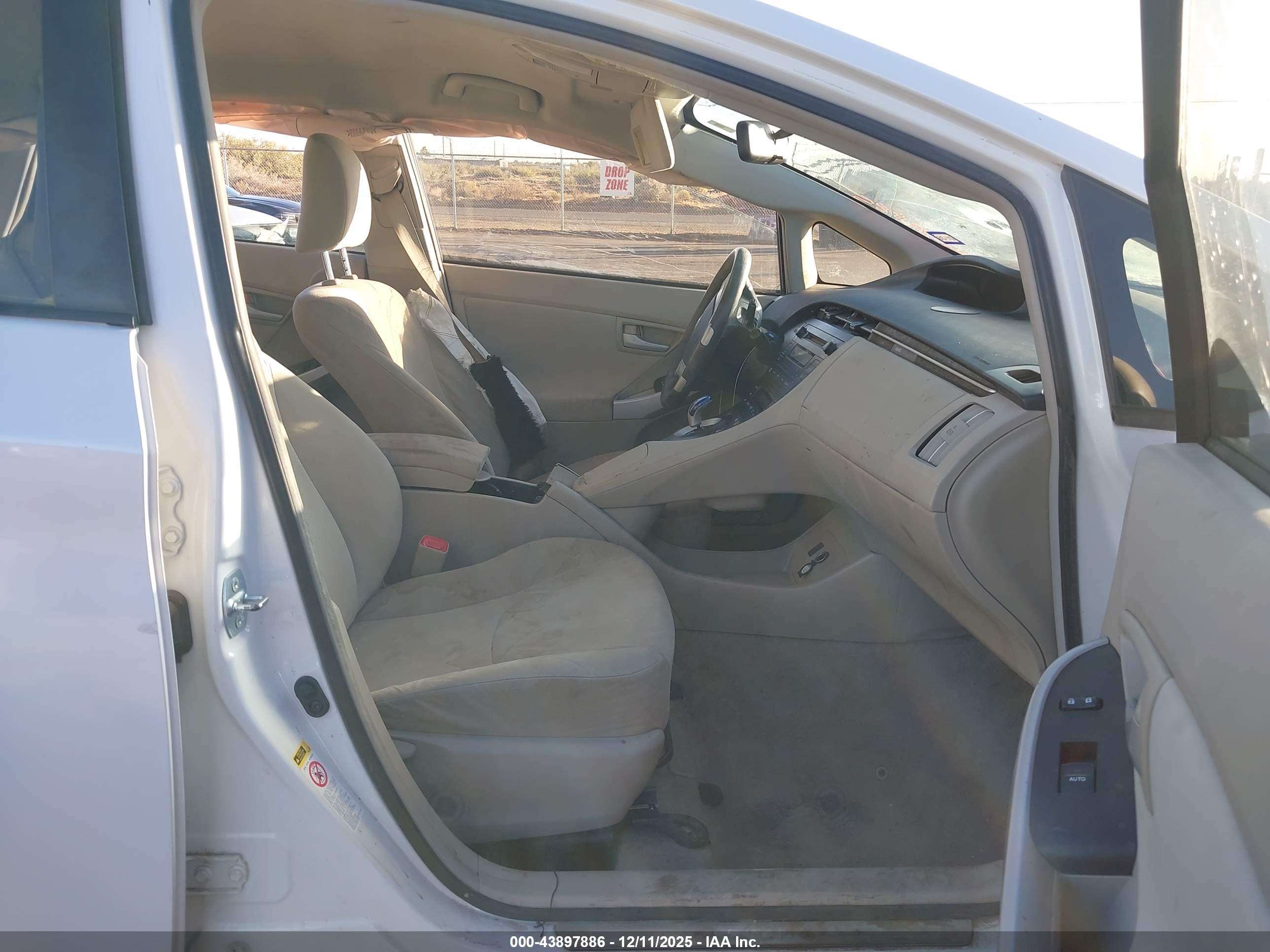 TOYOTA PRIUS image 5