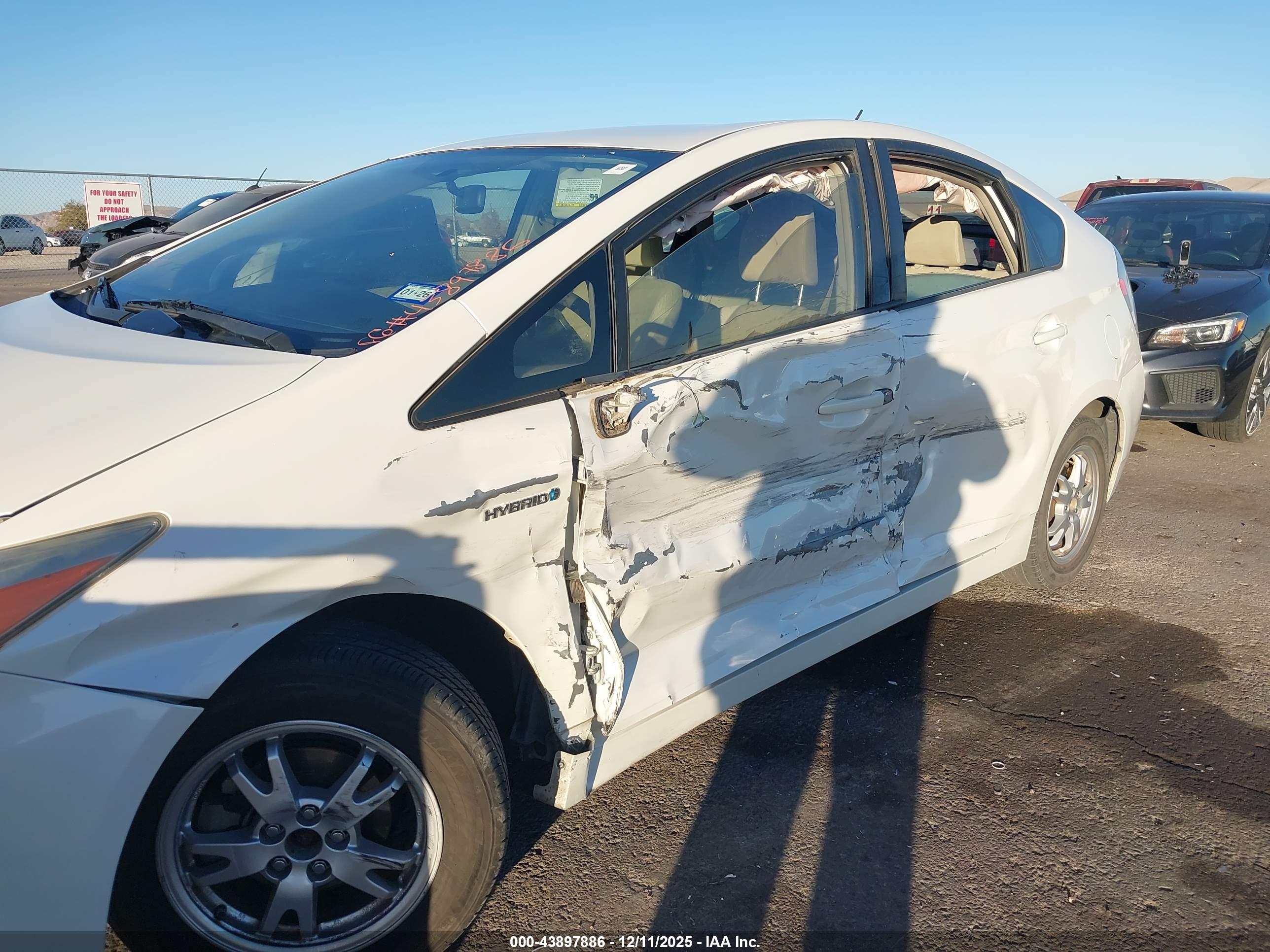 TOYOTA PRIUS image 6