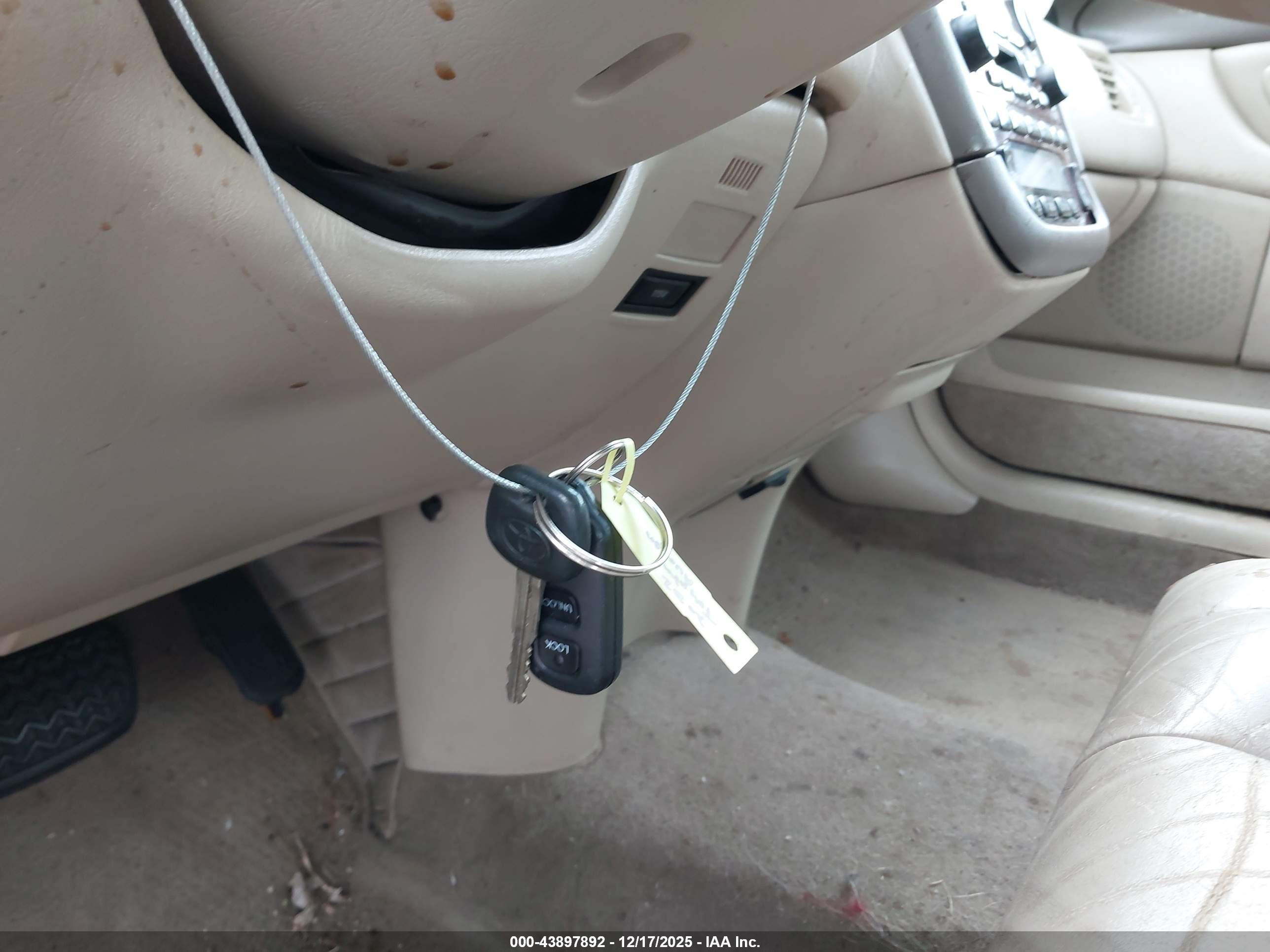 TOYOTA AVALON image 11