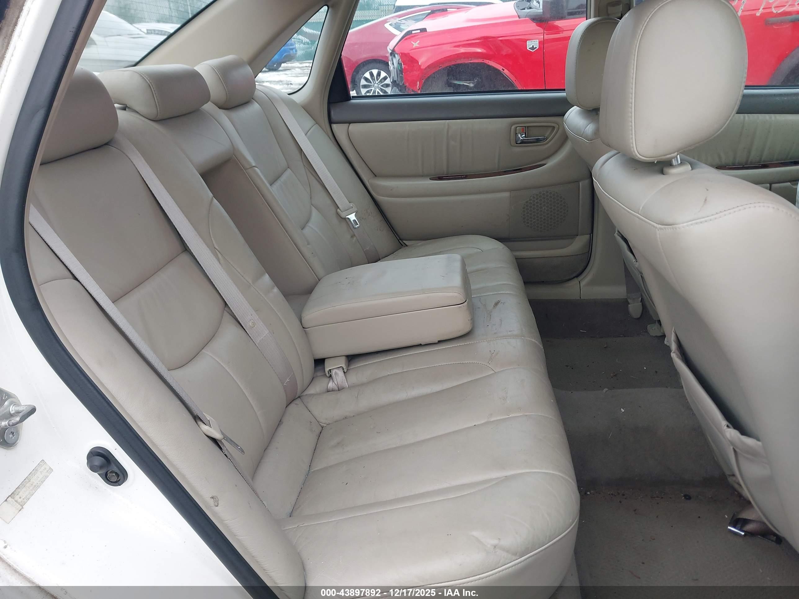 TOYOTA AVALON image 8