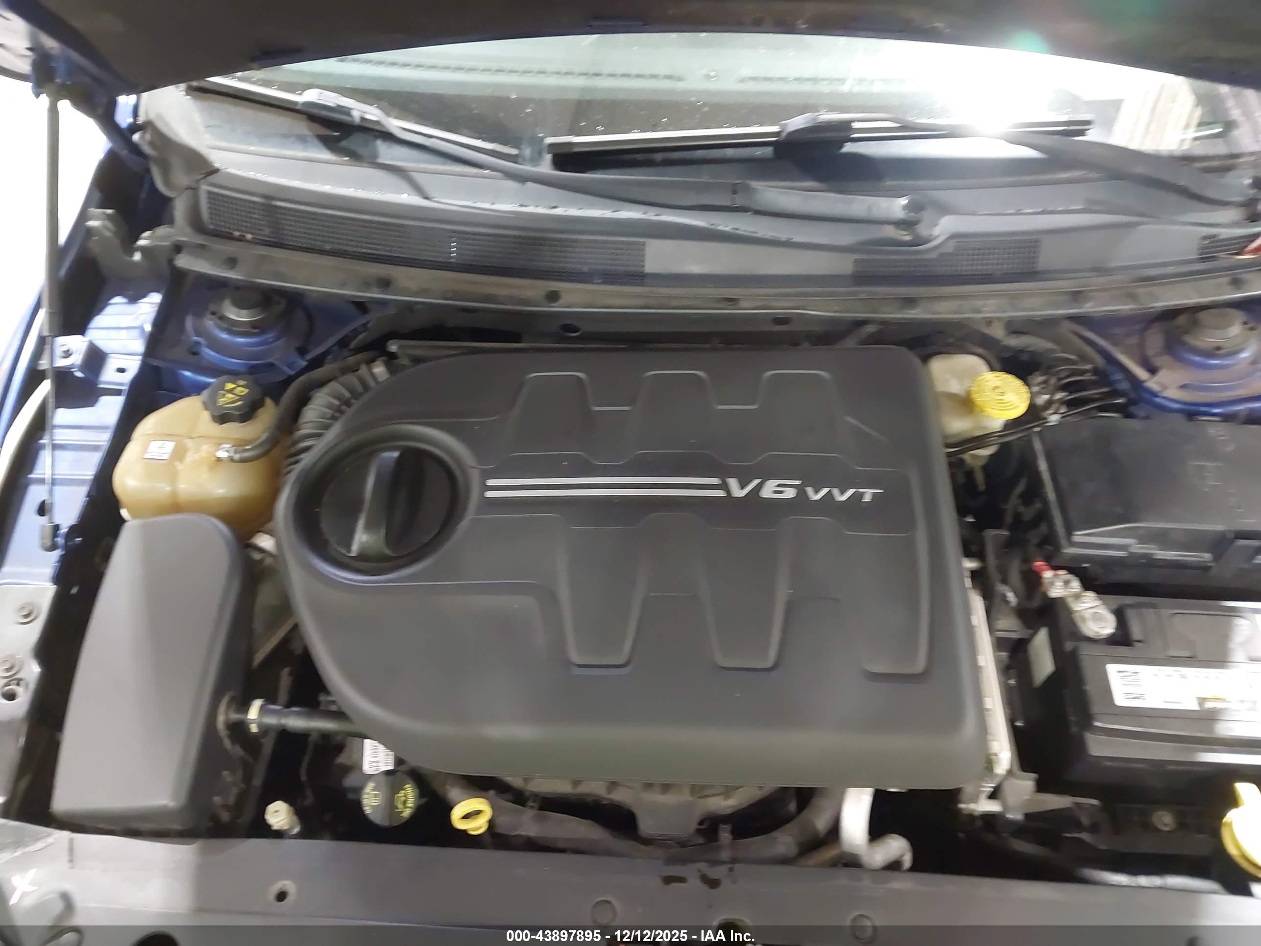 CHRYSLER 200 image 10