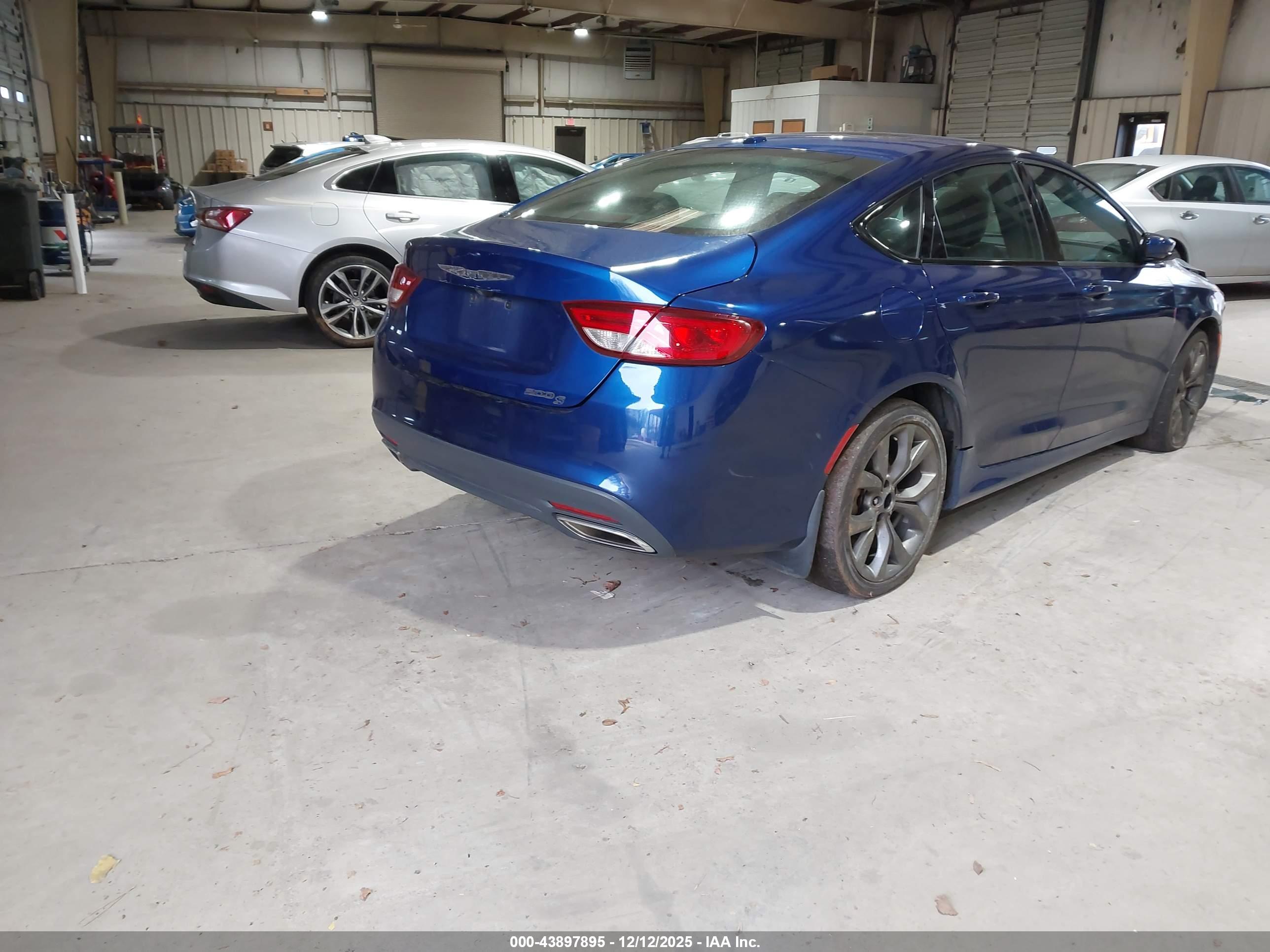 CHRYSLER 200 image 4