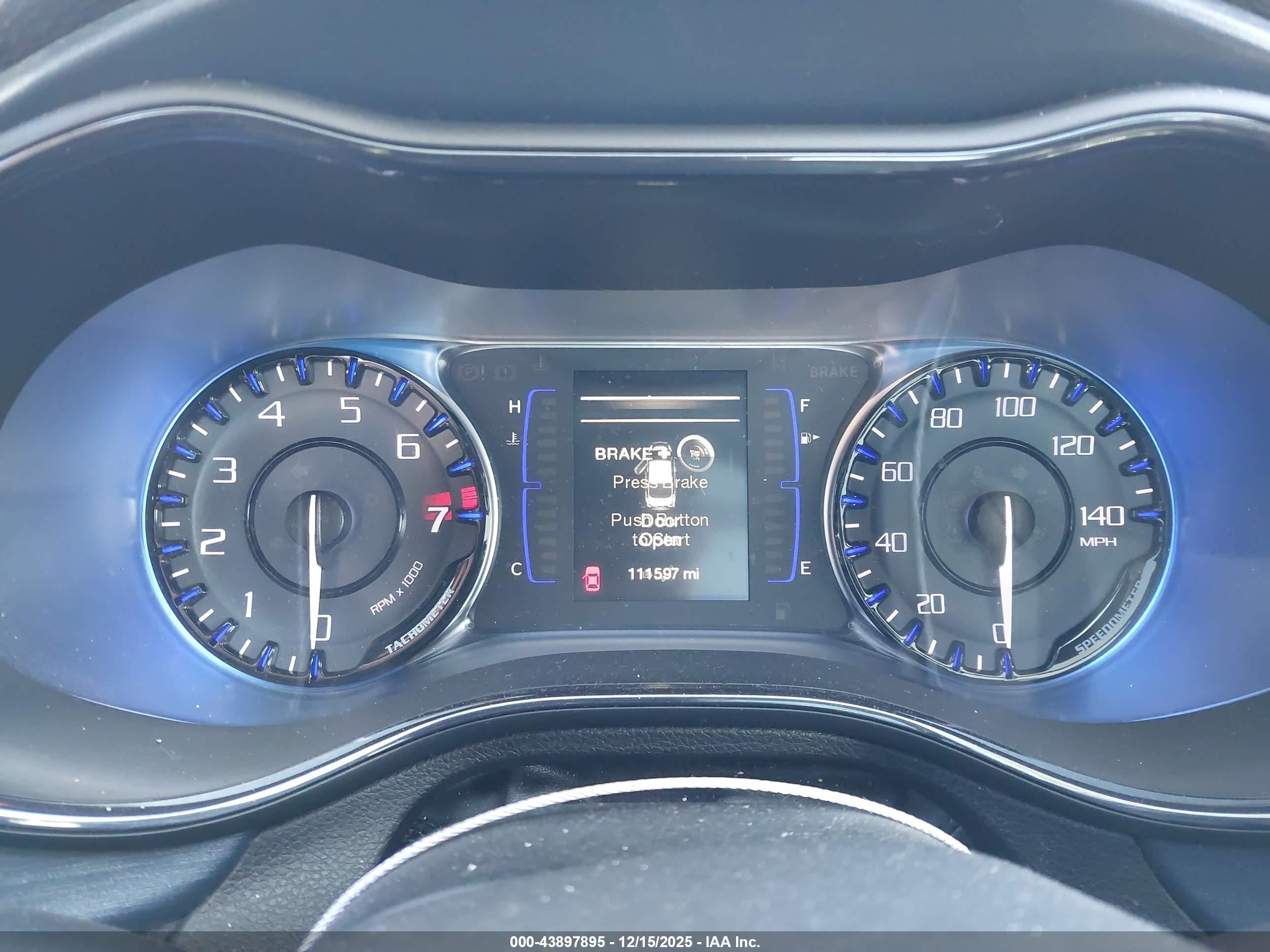 CHRYSLER 200 image 7