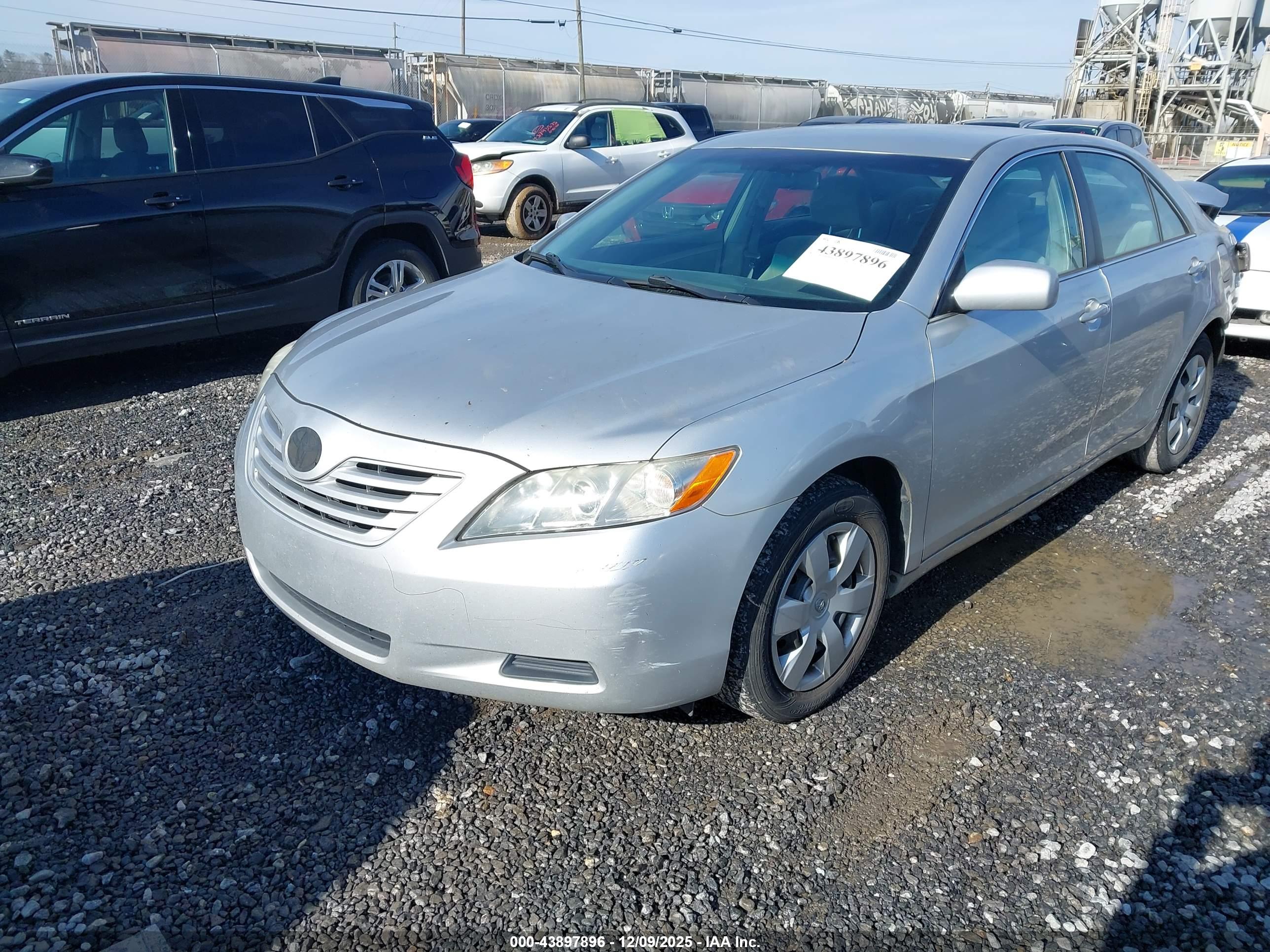 TOYOTA CAMRY image 2