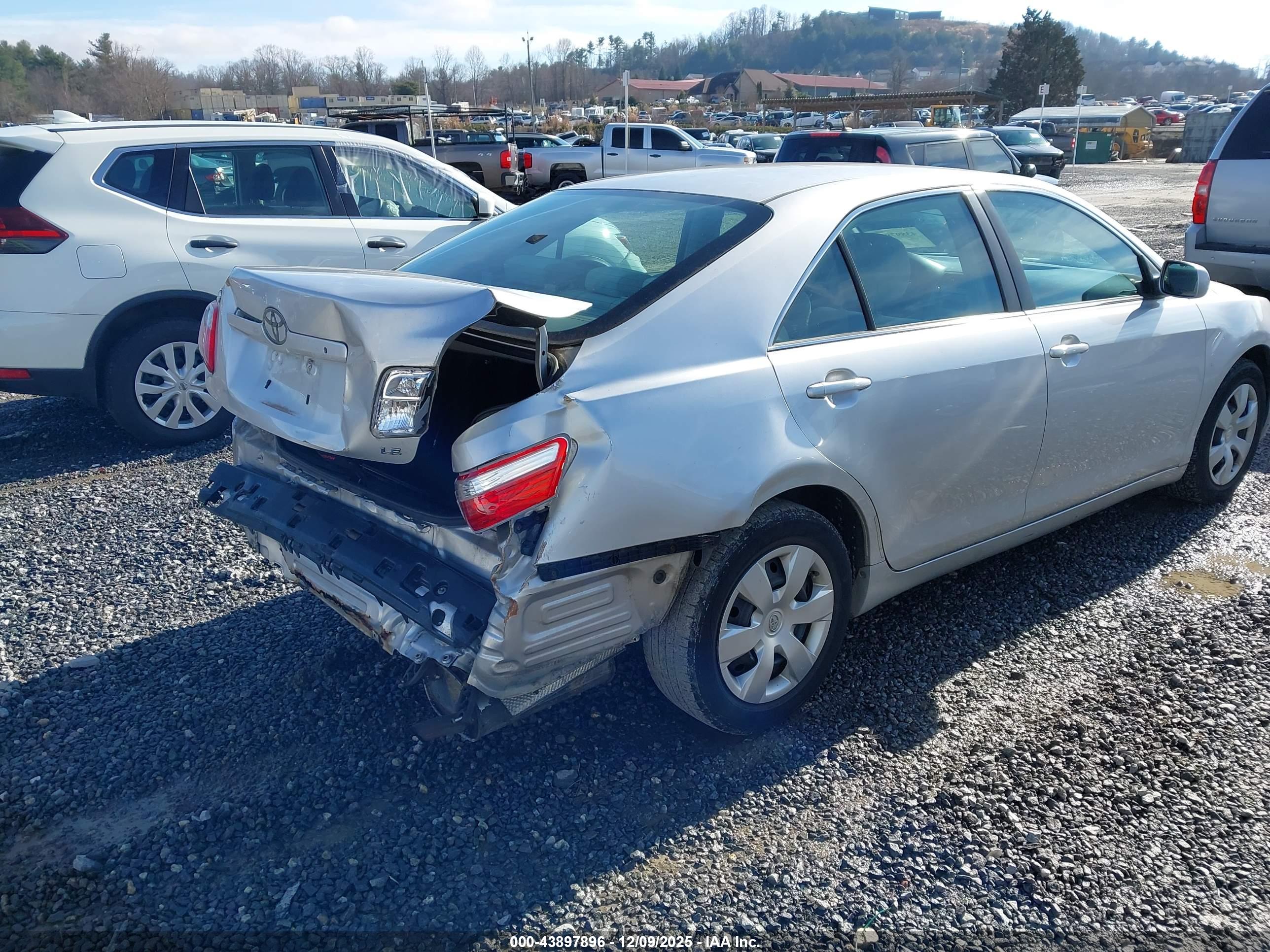 TOYOTA CAMRY image 4