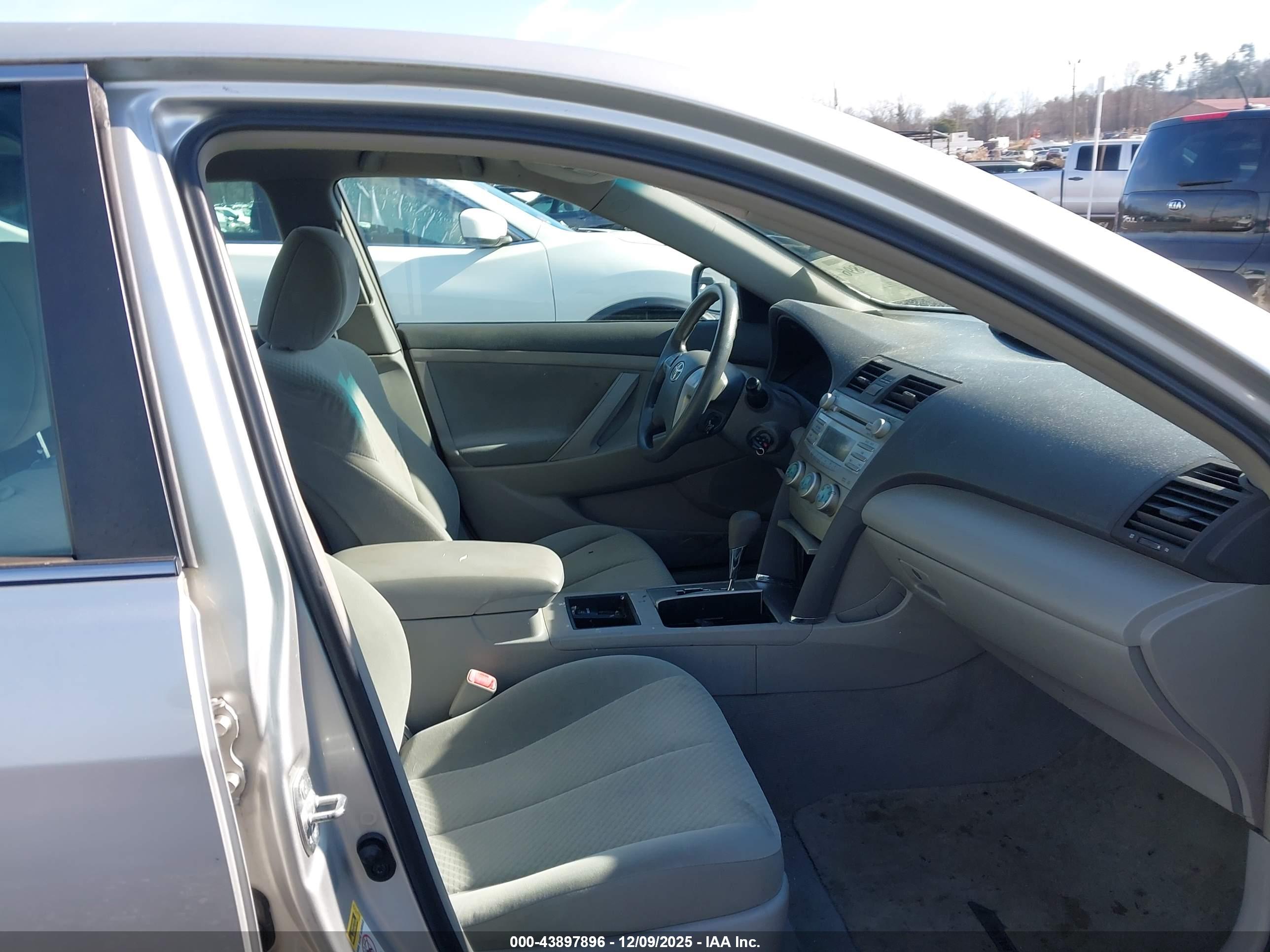 TOYOTA CAMRY image 5