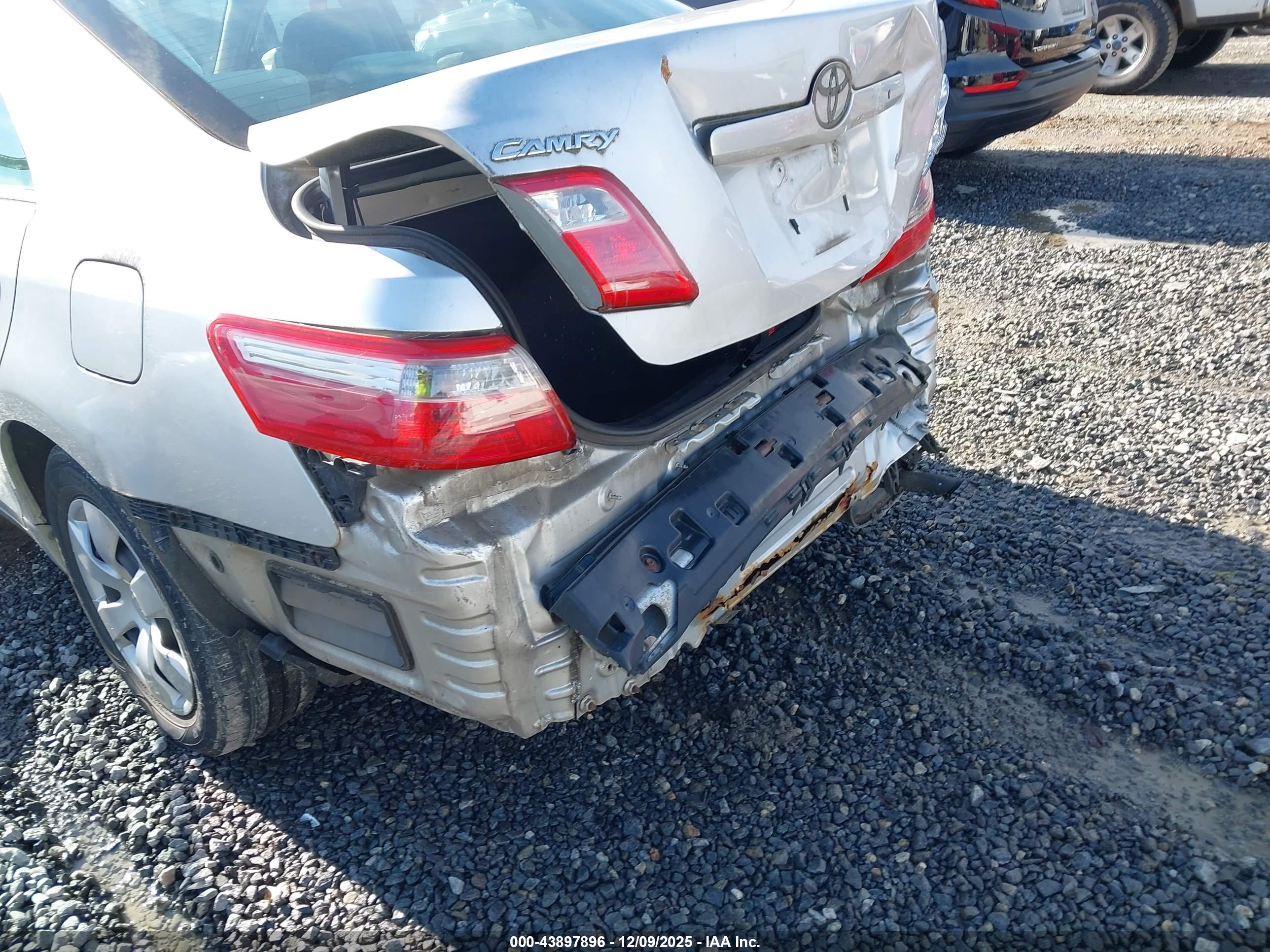 TOYOTA CAMRY image 6