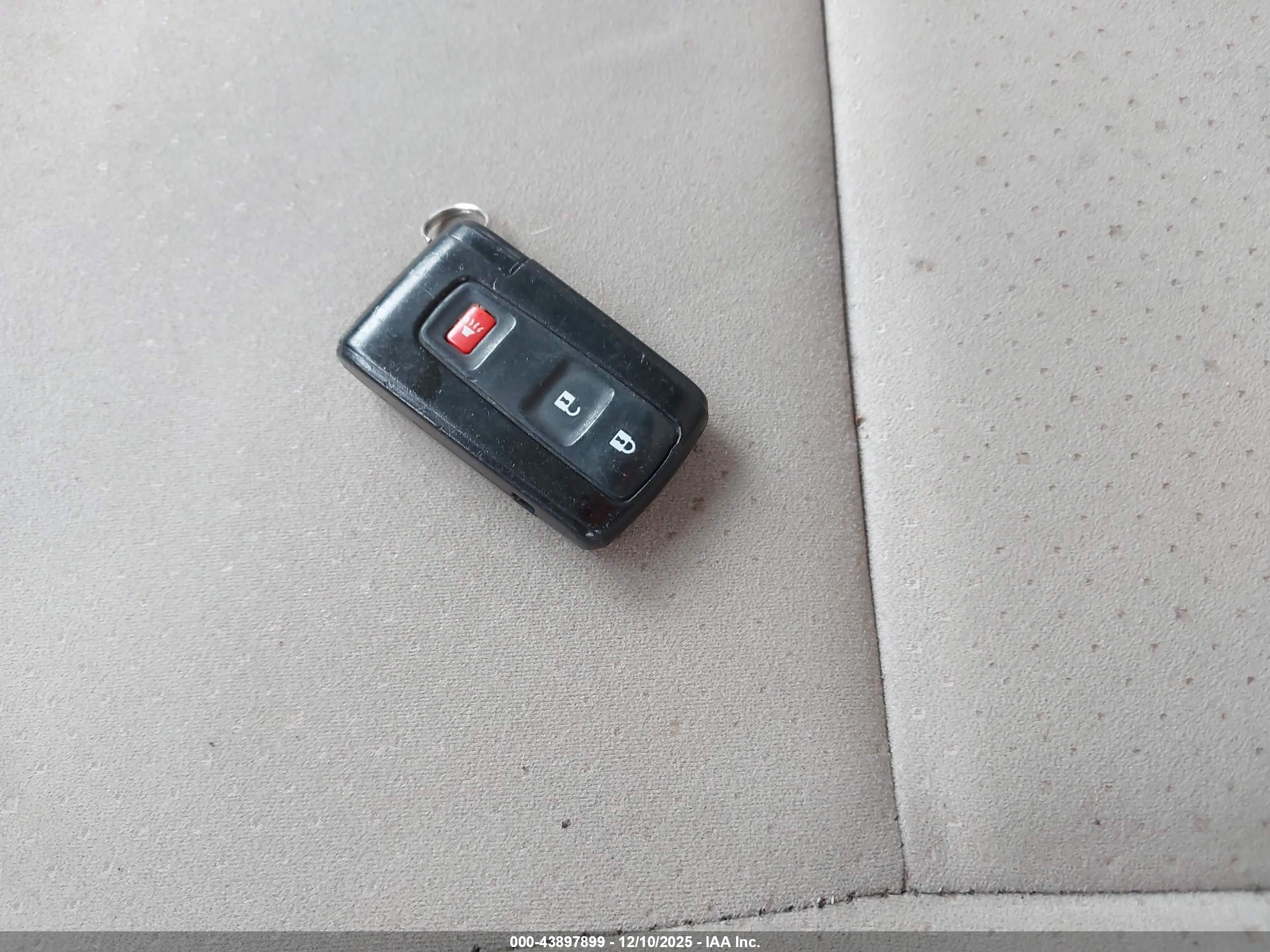 TOYOTA PRIUS image 11