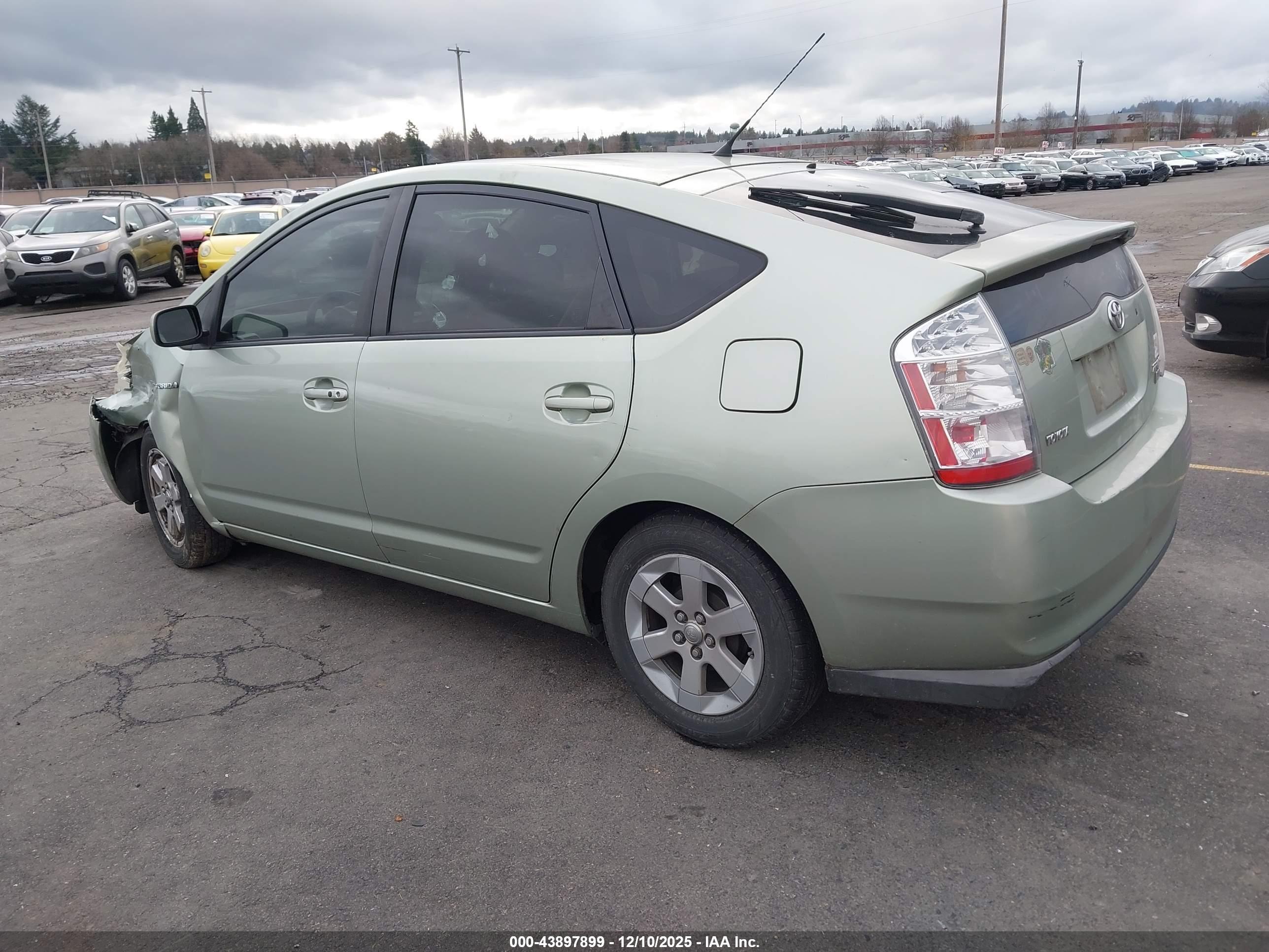 TOYOTA PRIUS image 3