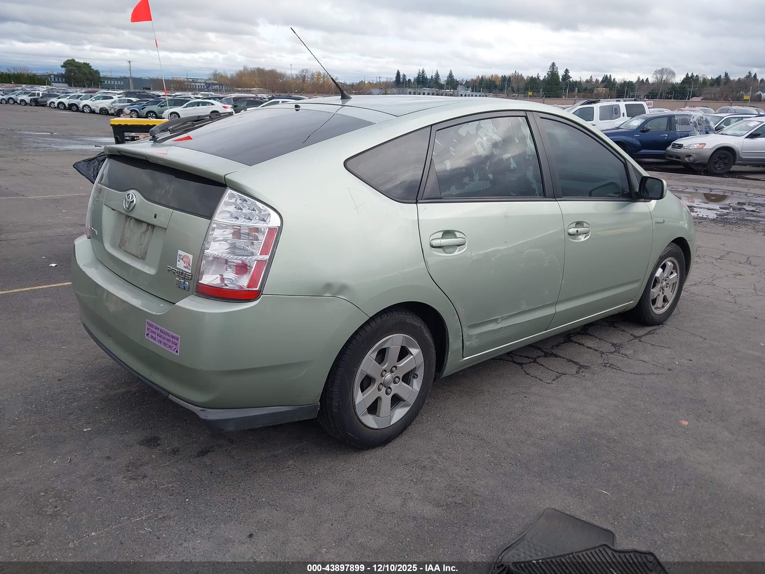 TOYOTA PRIUS image 4