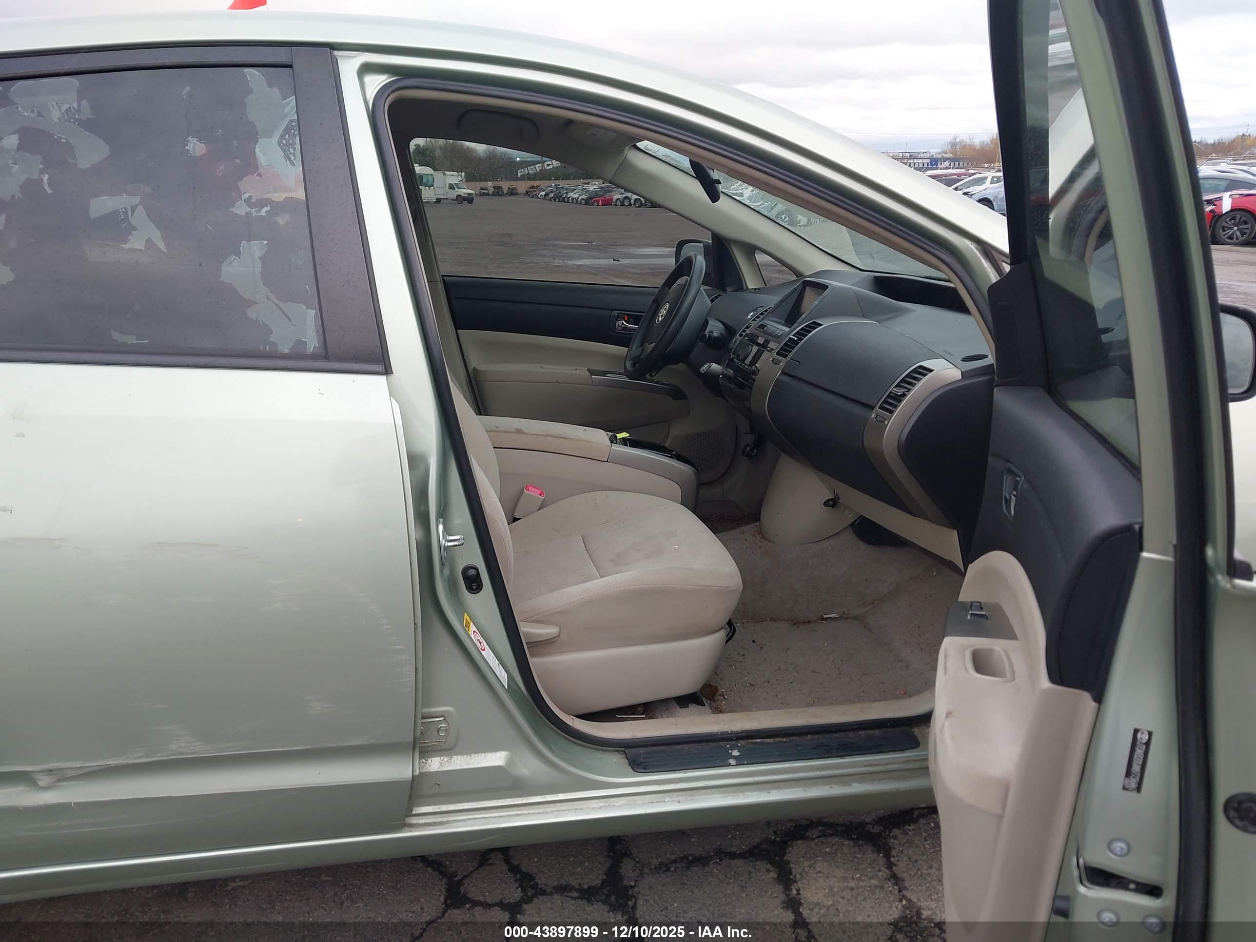 TOYOTA PRIUS image 5