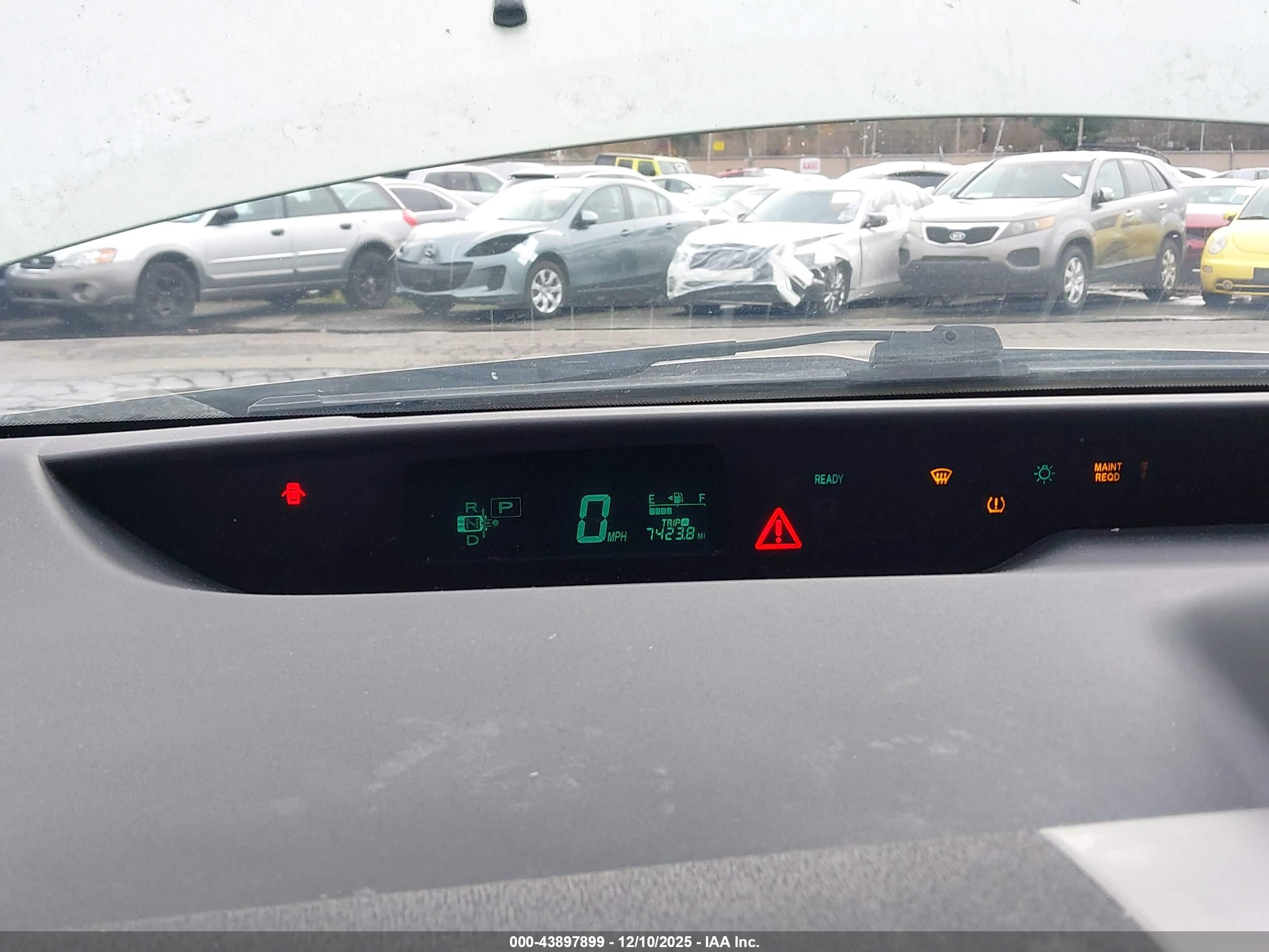 TOYOTA PRIUS image 7