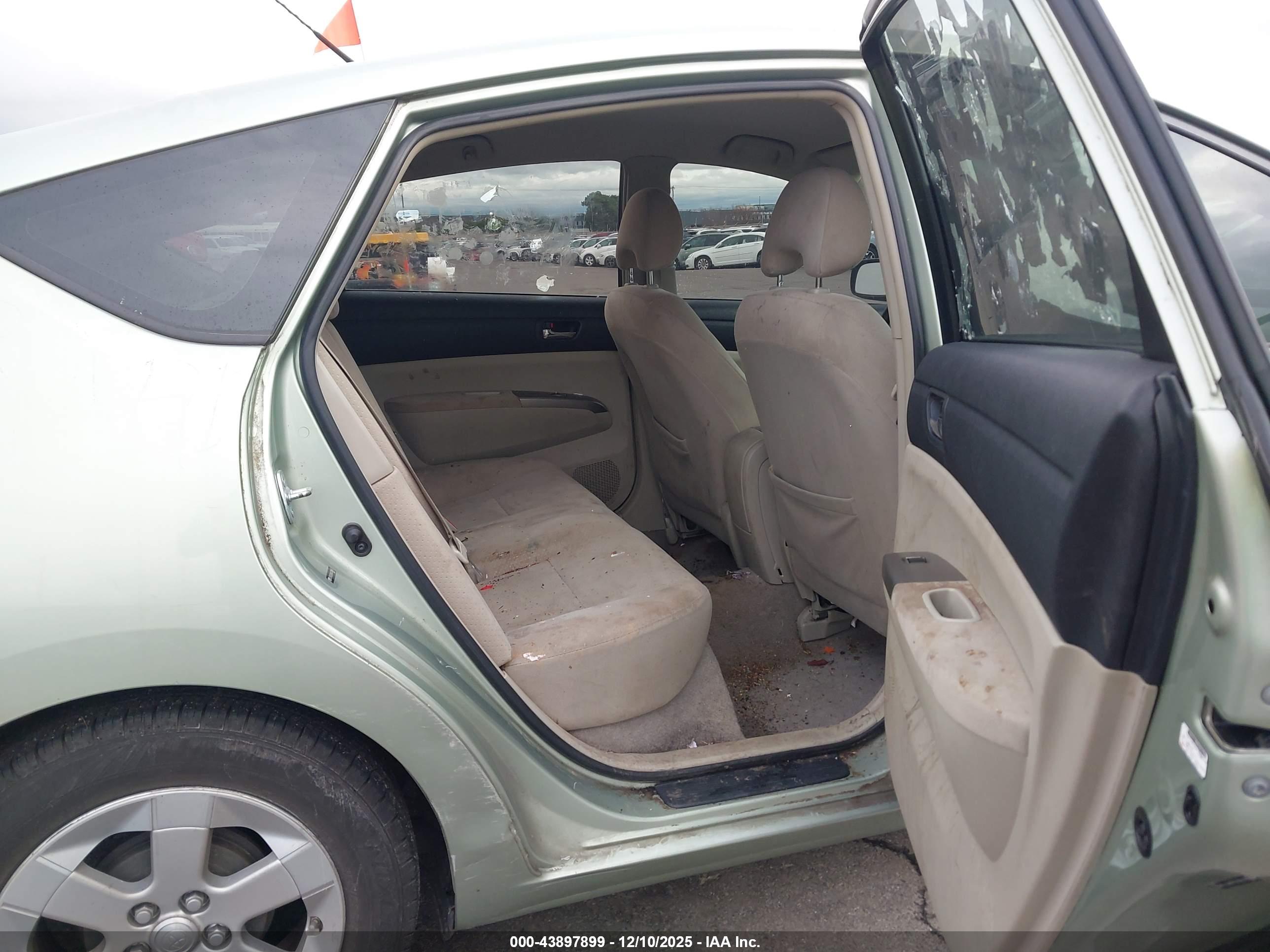 TOYOTA PRIUS image 8