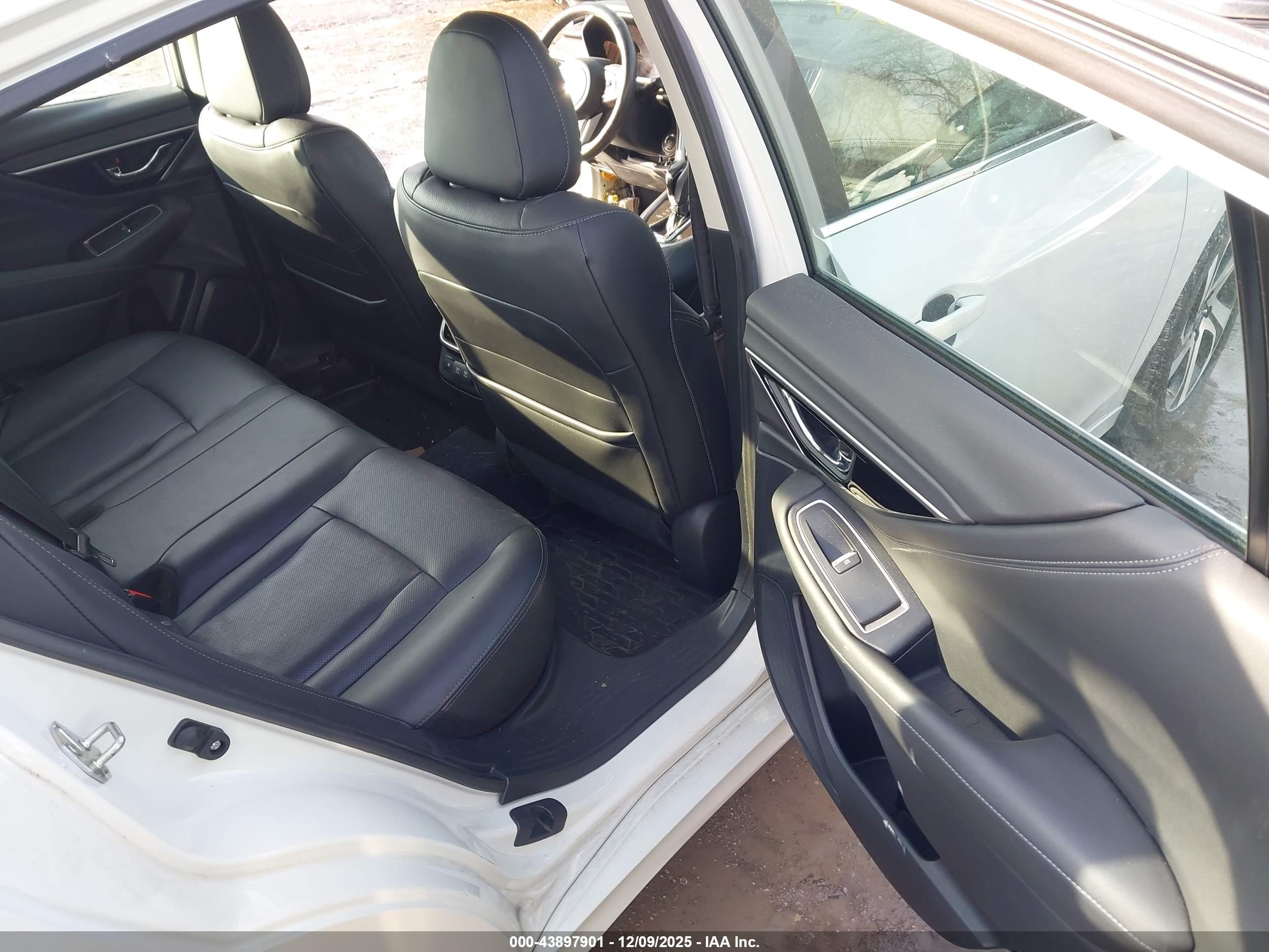 SUBARU LEGACY image 8