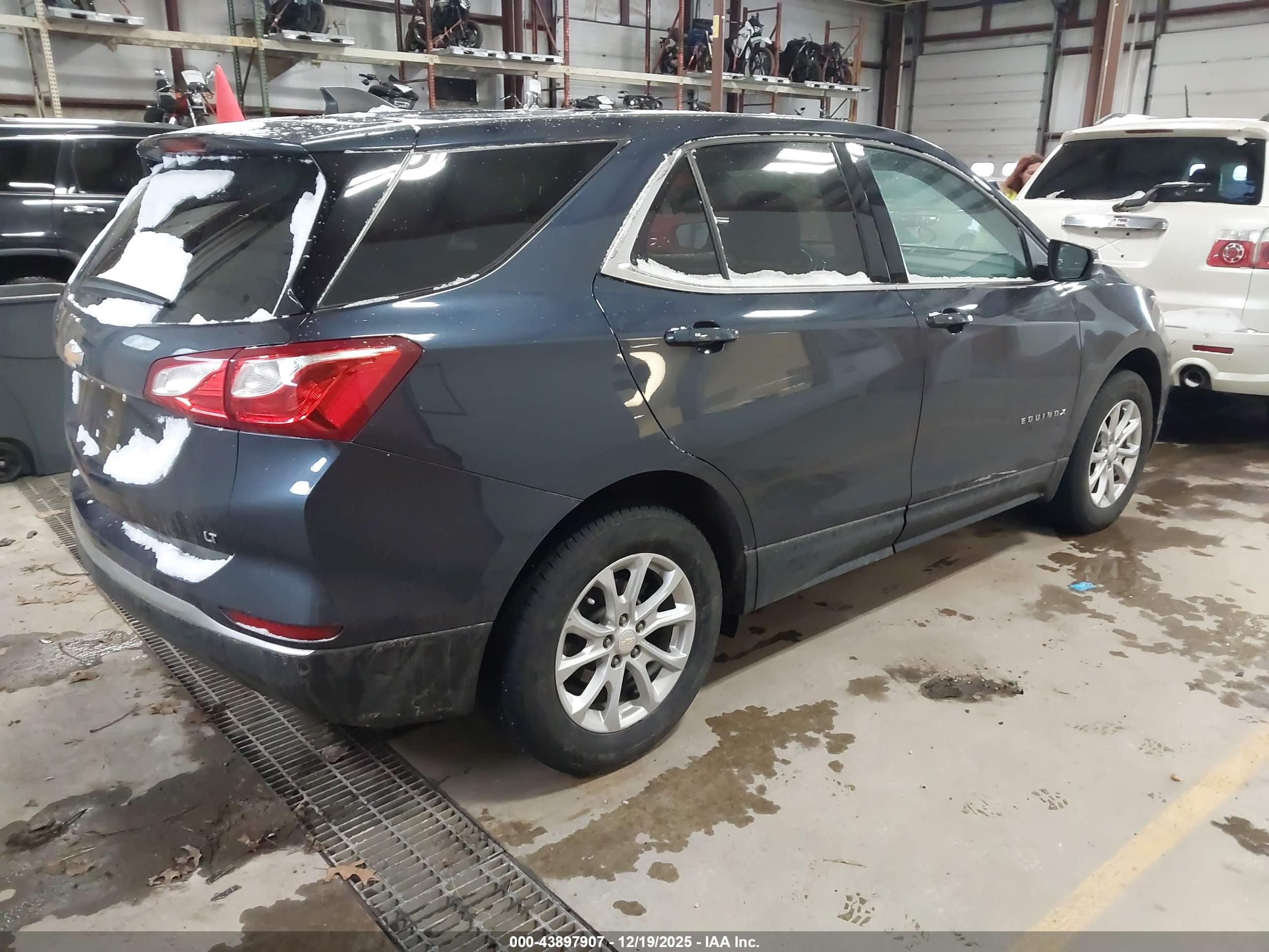 CHEVROLET EQUINOX image 4