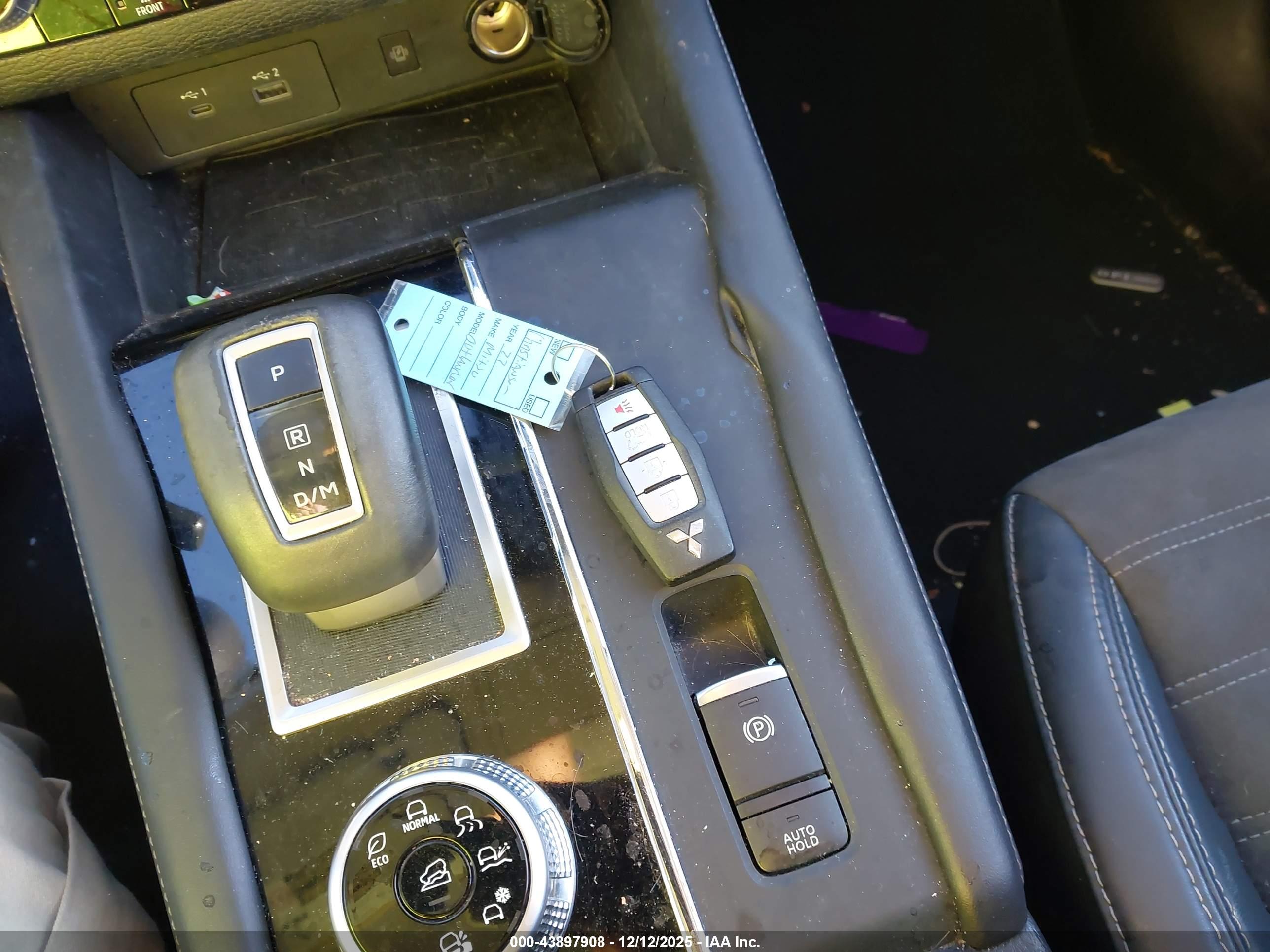 MITSUBISHI OUTLANDER image 11