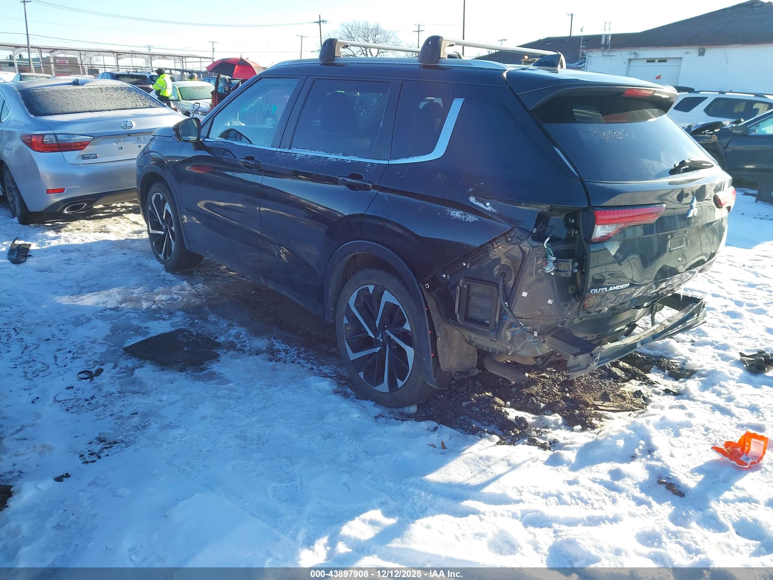 MITSUBISHI OUTLANDER image 3