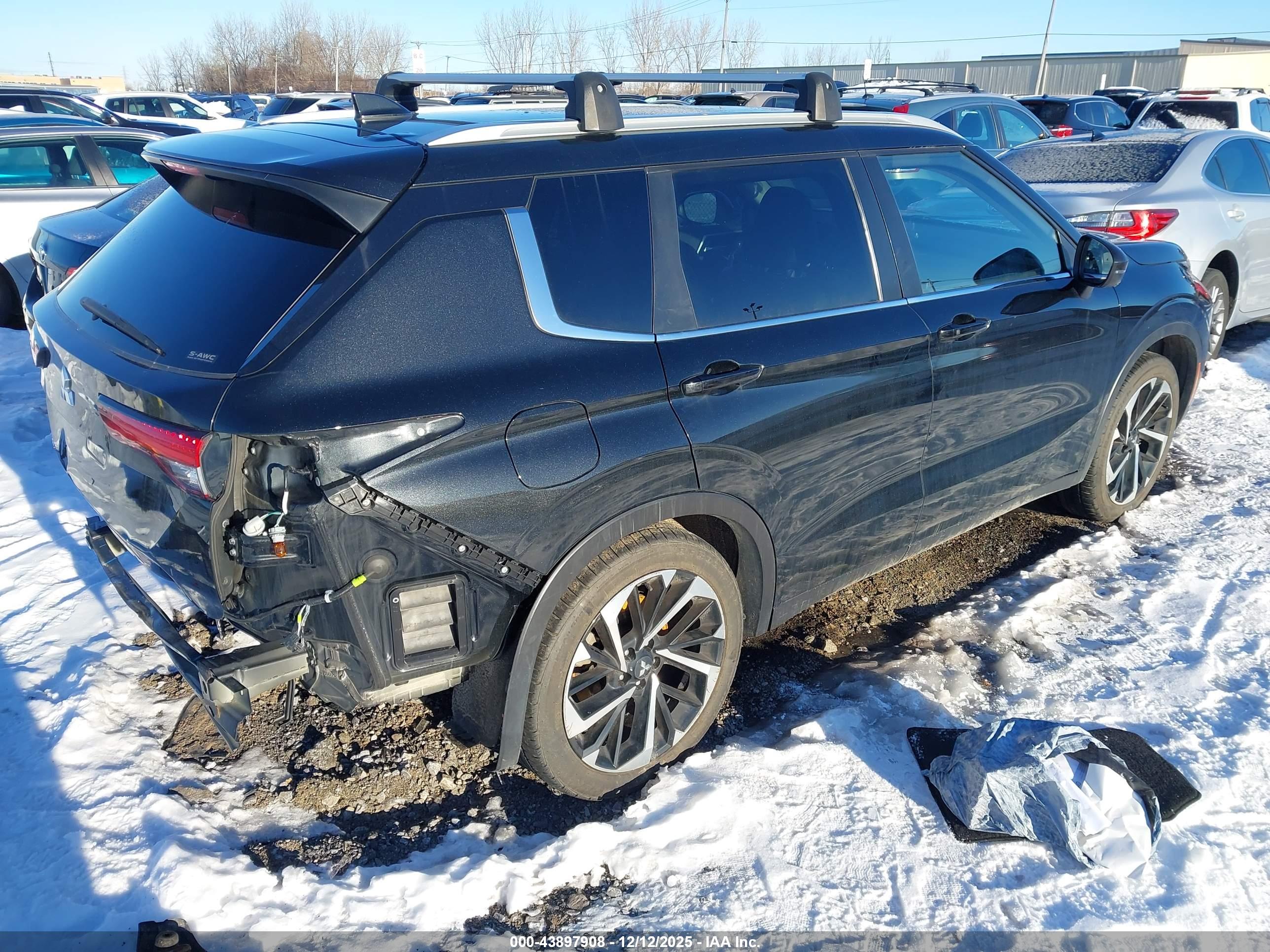 MITSUBISHI OUTLANDER image 4