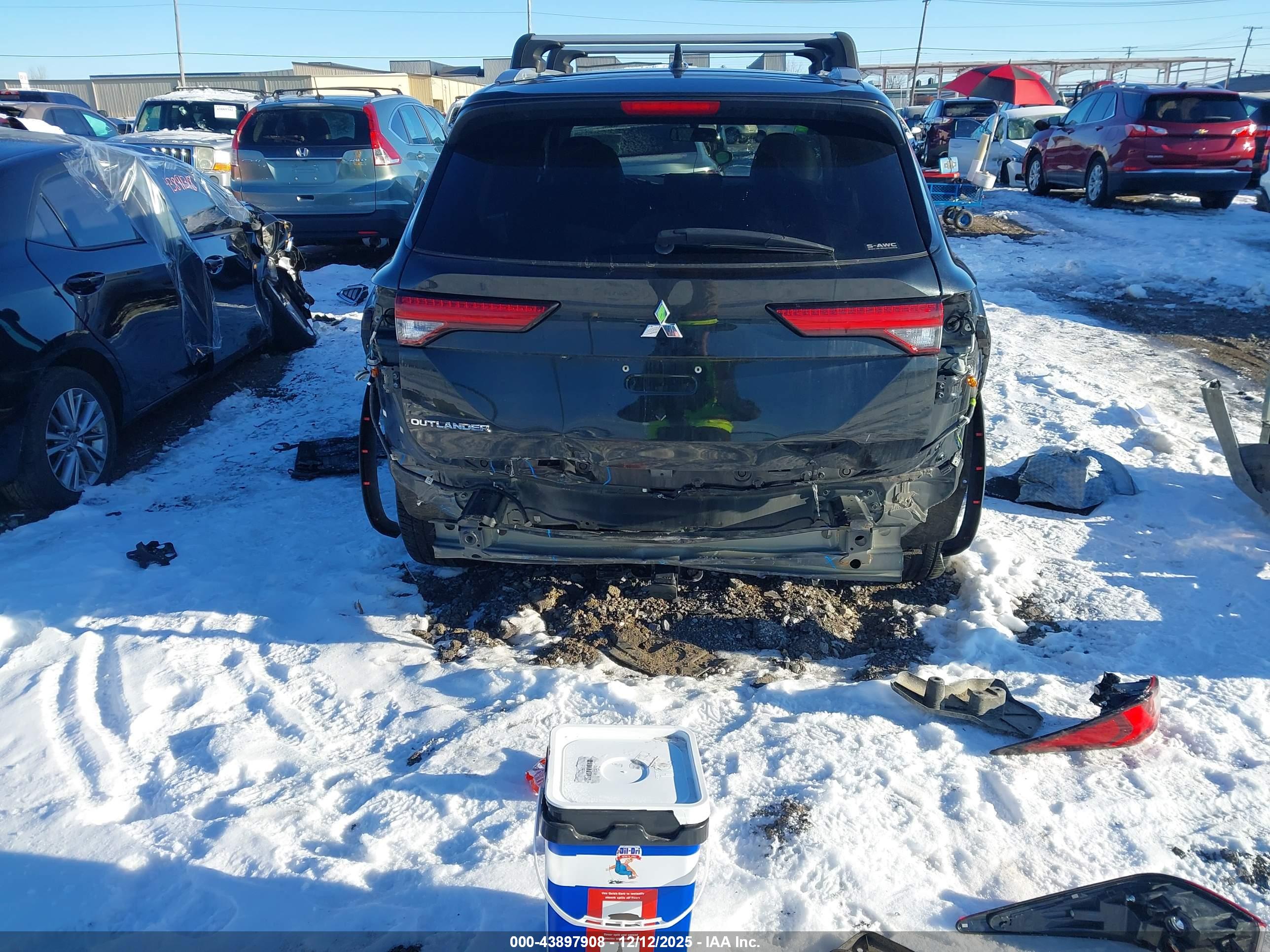MITSUBISHI OUTLANDER image 6