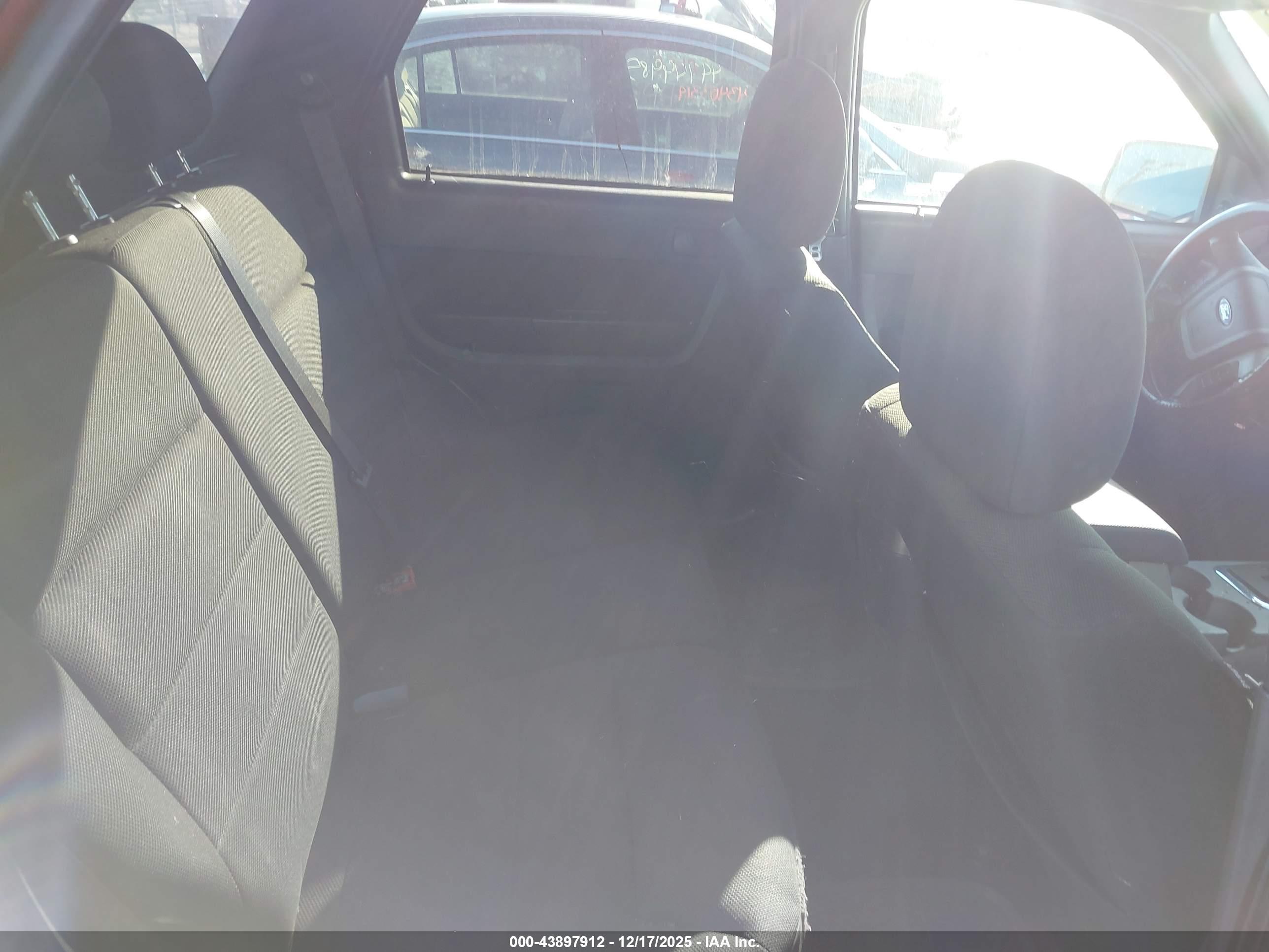 FORD ESCAPE image 8