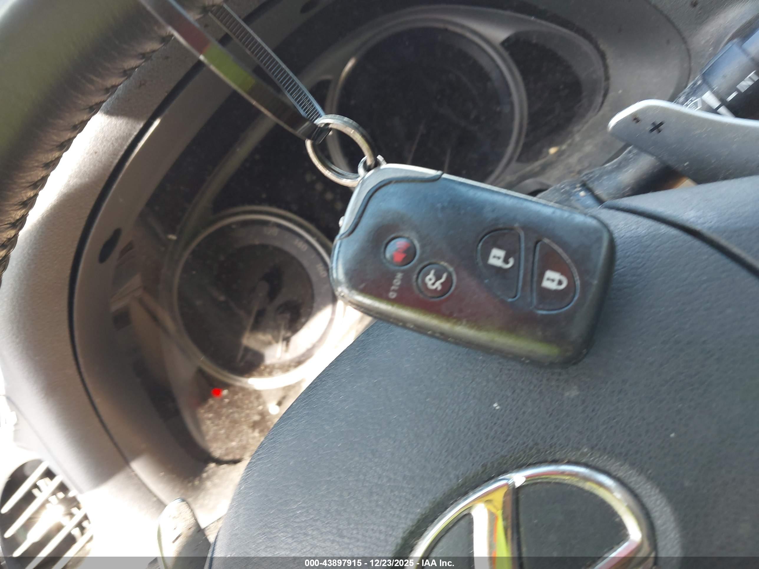LEXUS IS image 11