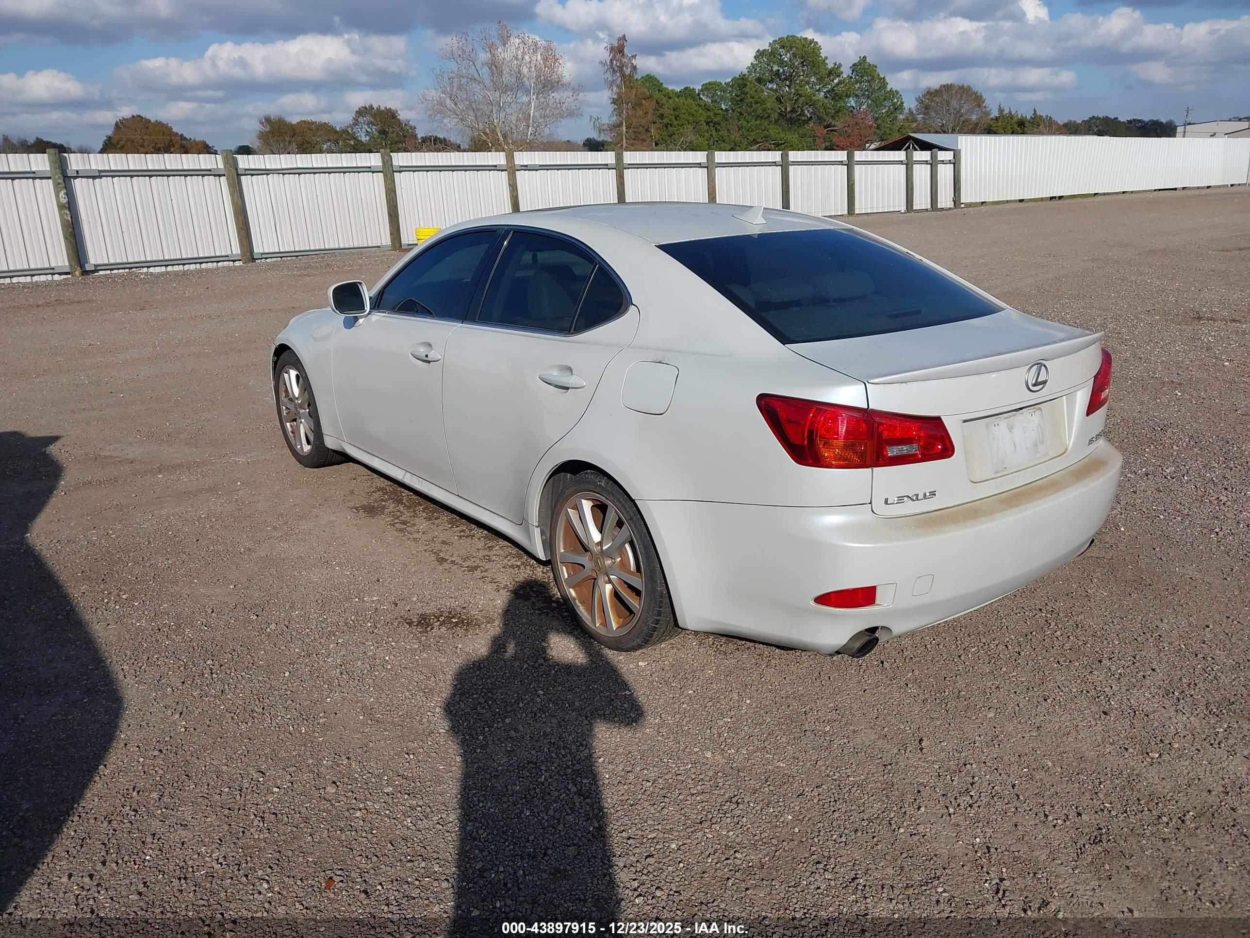 LEXUS IS image 3