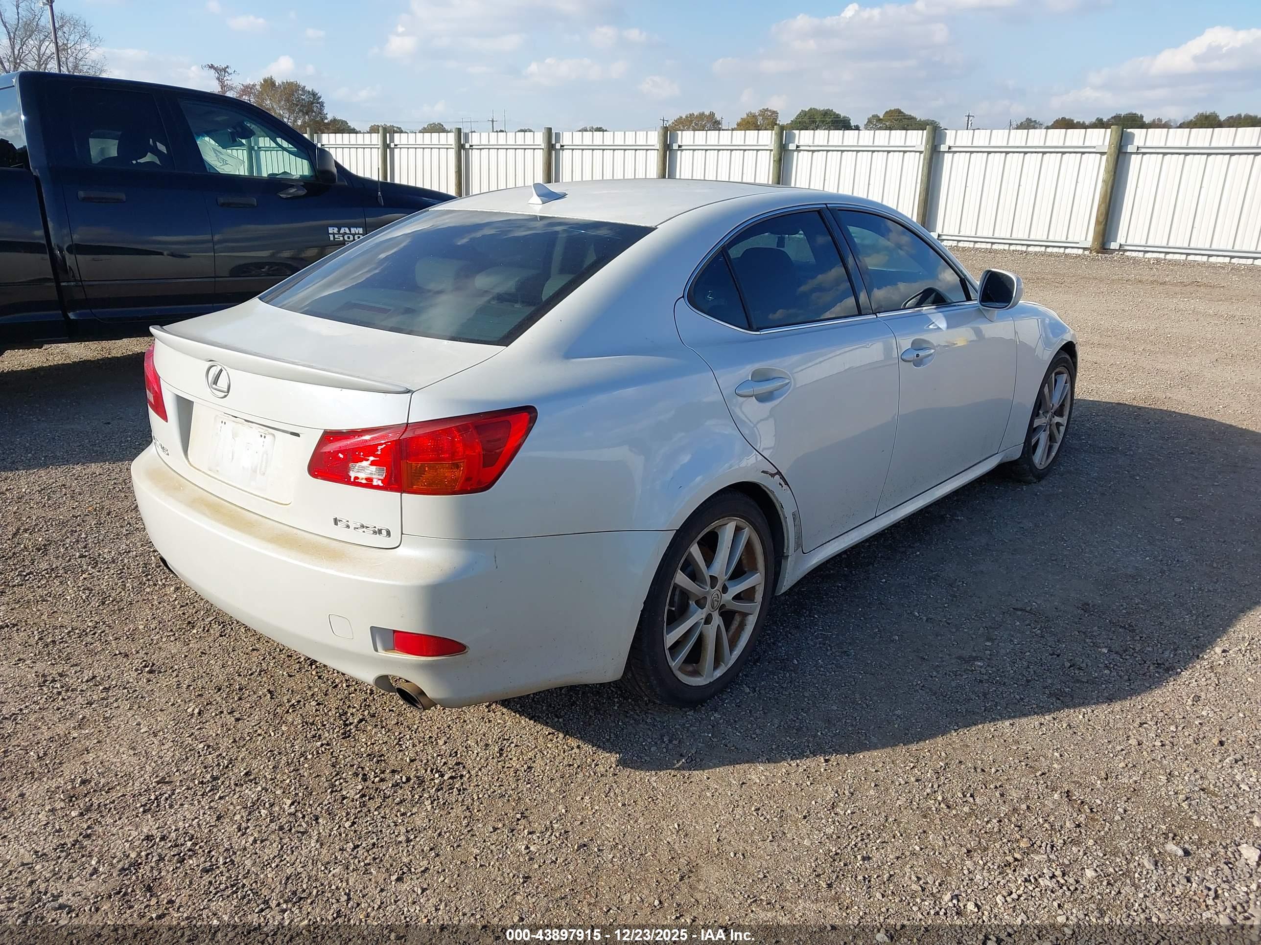 LEXUS IS image 4
