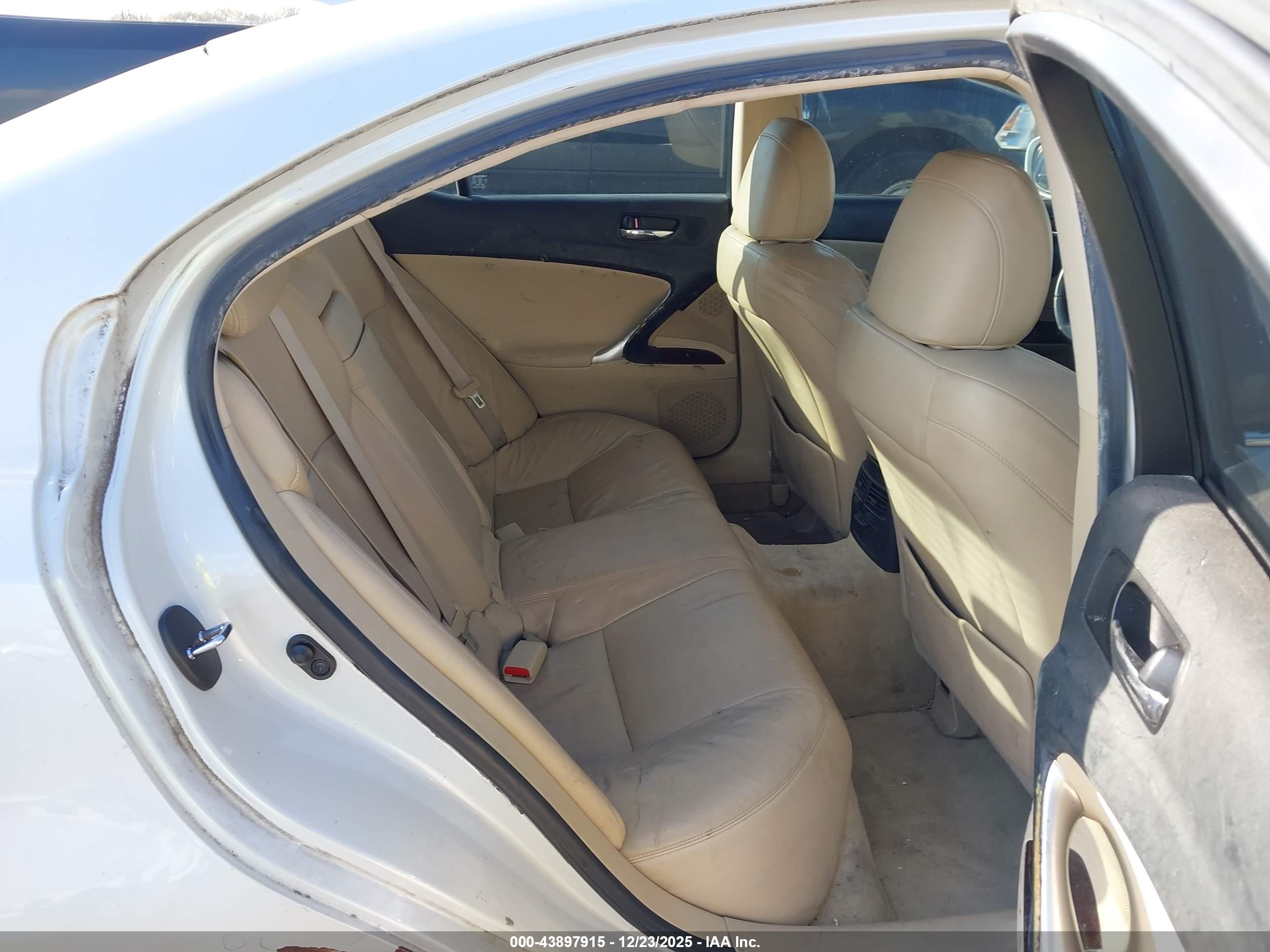 LEXUS IS image 8