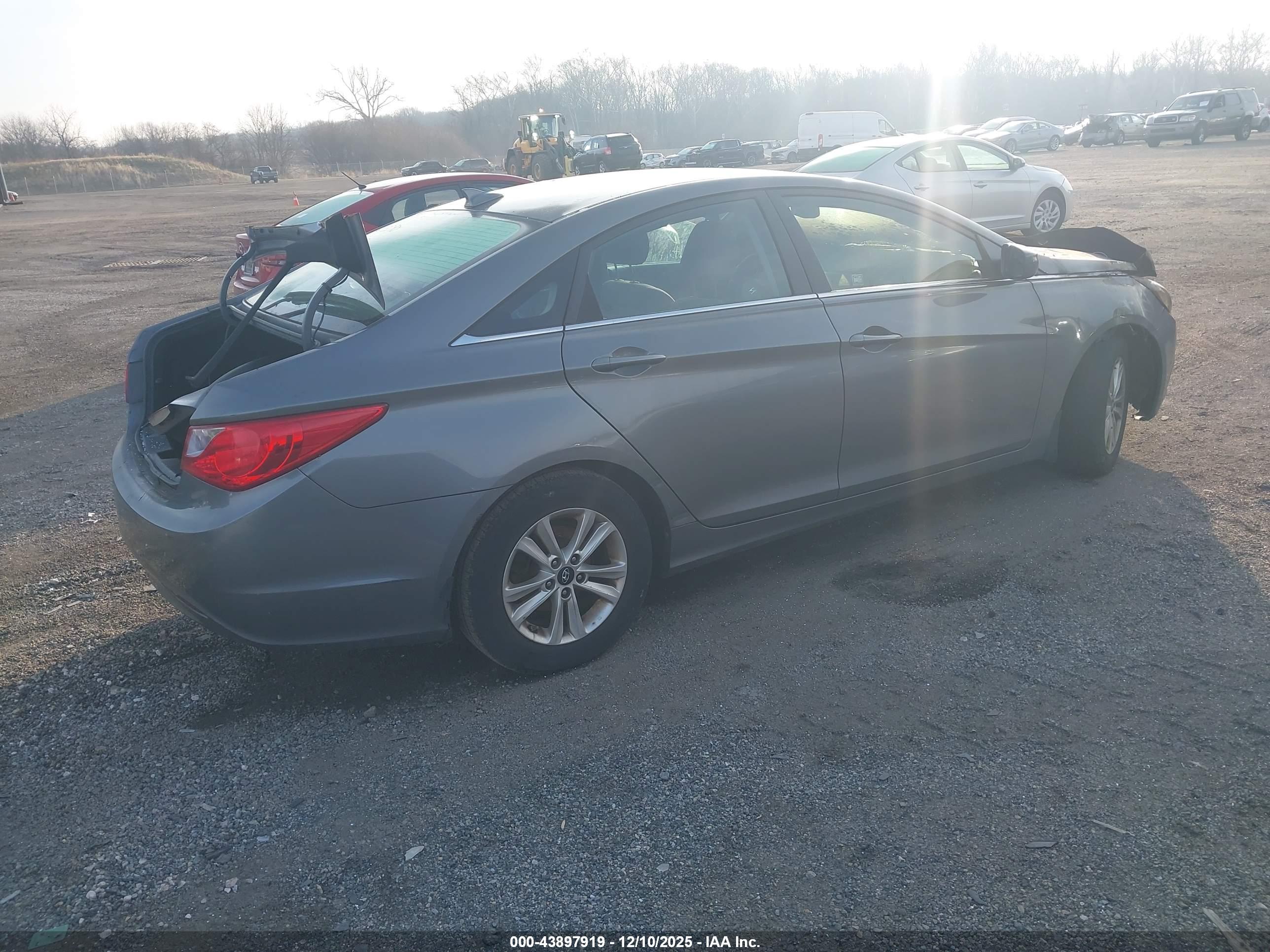 HYUNDAI SONATA image 4